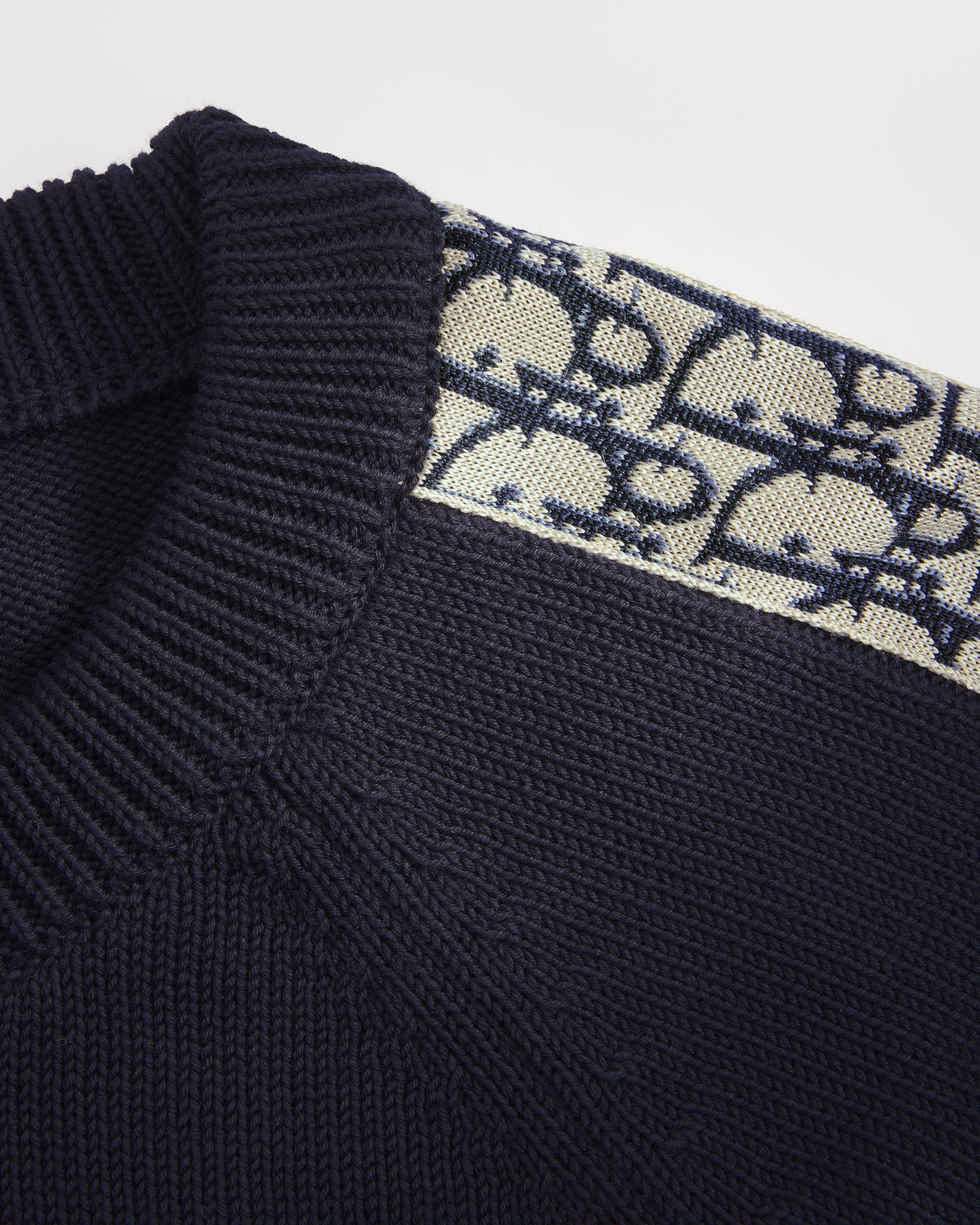 针织衫 深蓝色棉质平纹针织面料 Oblique 印花镶片 E11