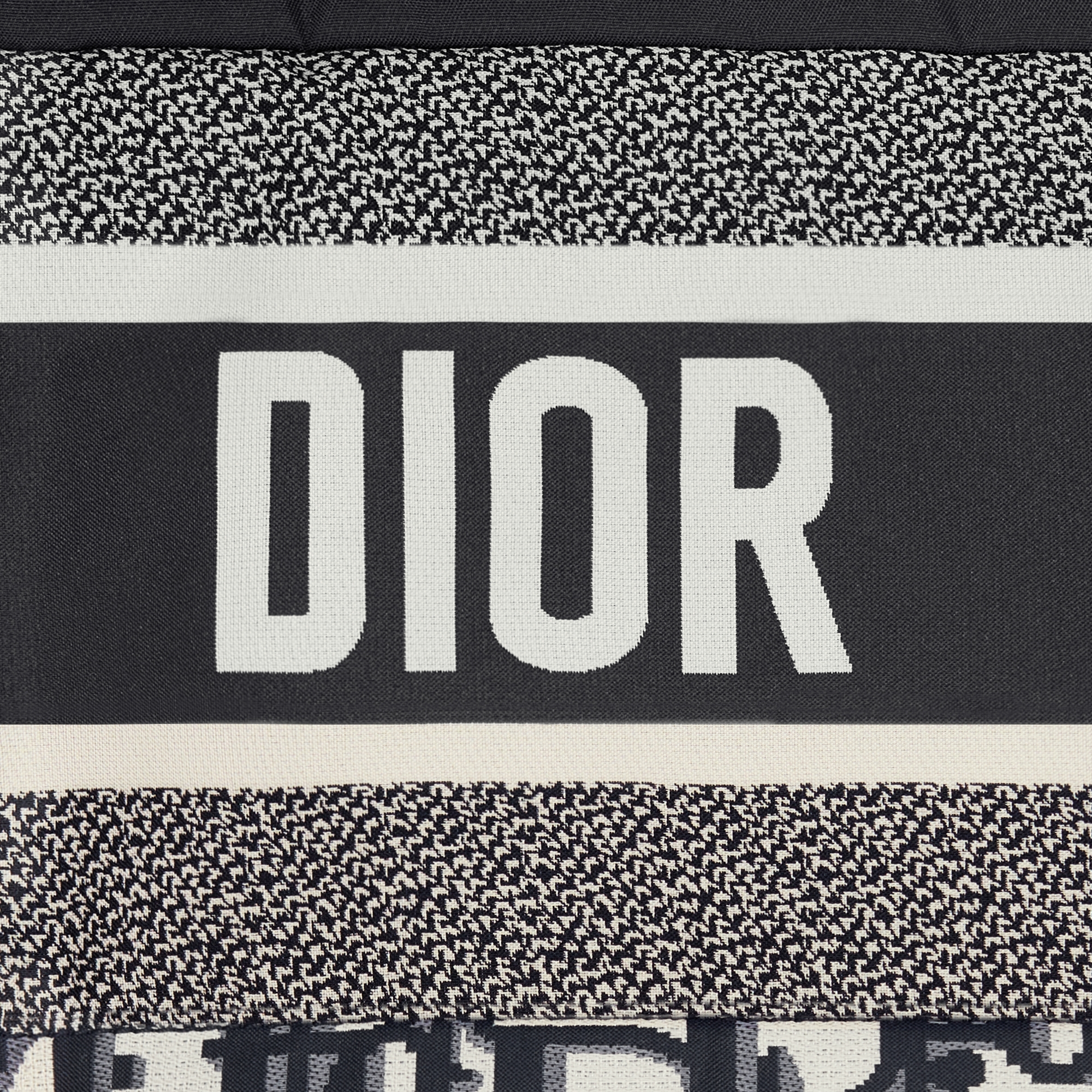 双面长款夹克 蓝色和米白色绗缝塔夫绸科技面料 Oblique 印花 E09