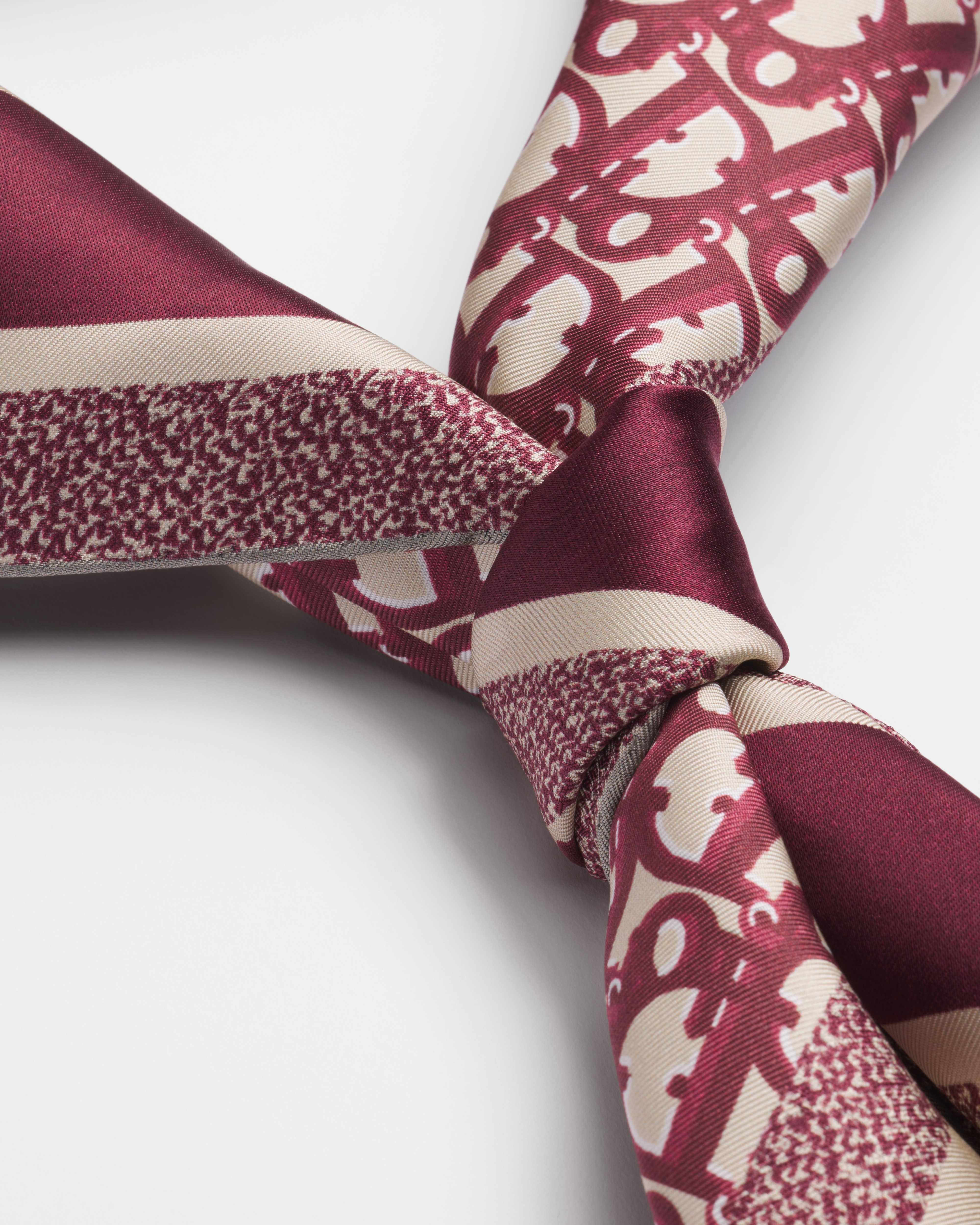 Diortwin 方巾 90 厘米酒红色和海军蓝色桑蚕丝斜纹面料 Oblique 印花 E12