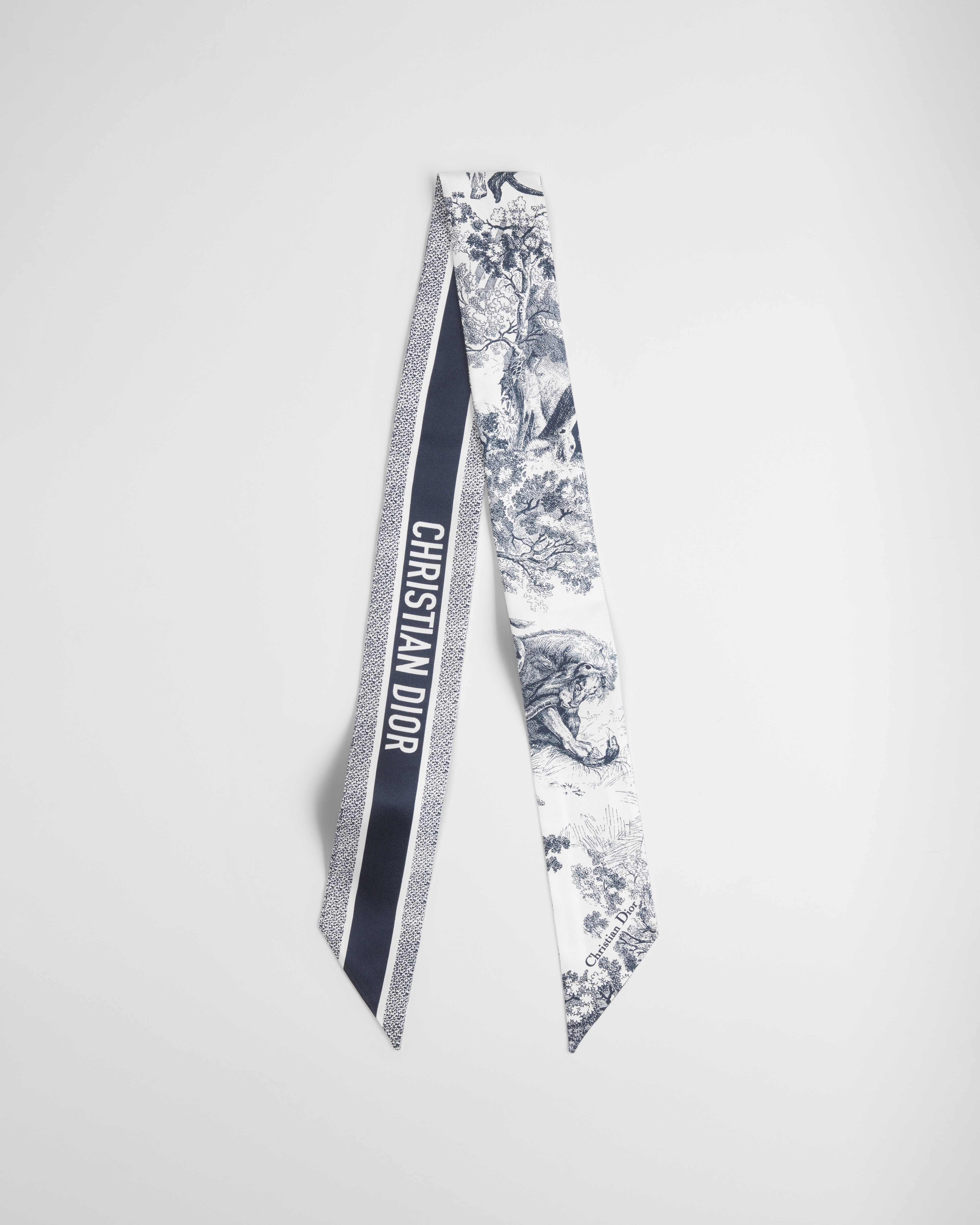 Mitzah 丝巾 象牙色和海军蓝色桑蚕丝斜纹面料 Sauvage 茹伊印花 E01