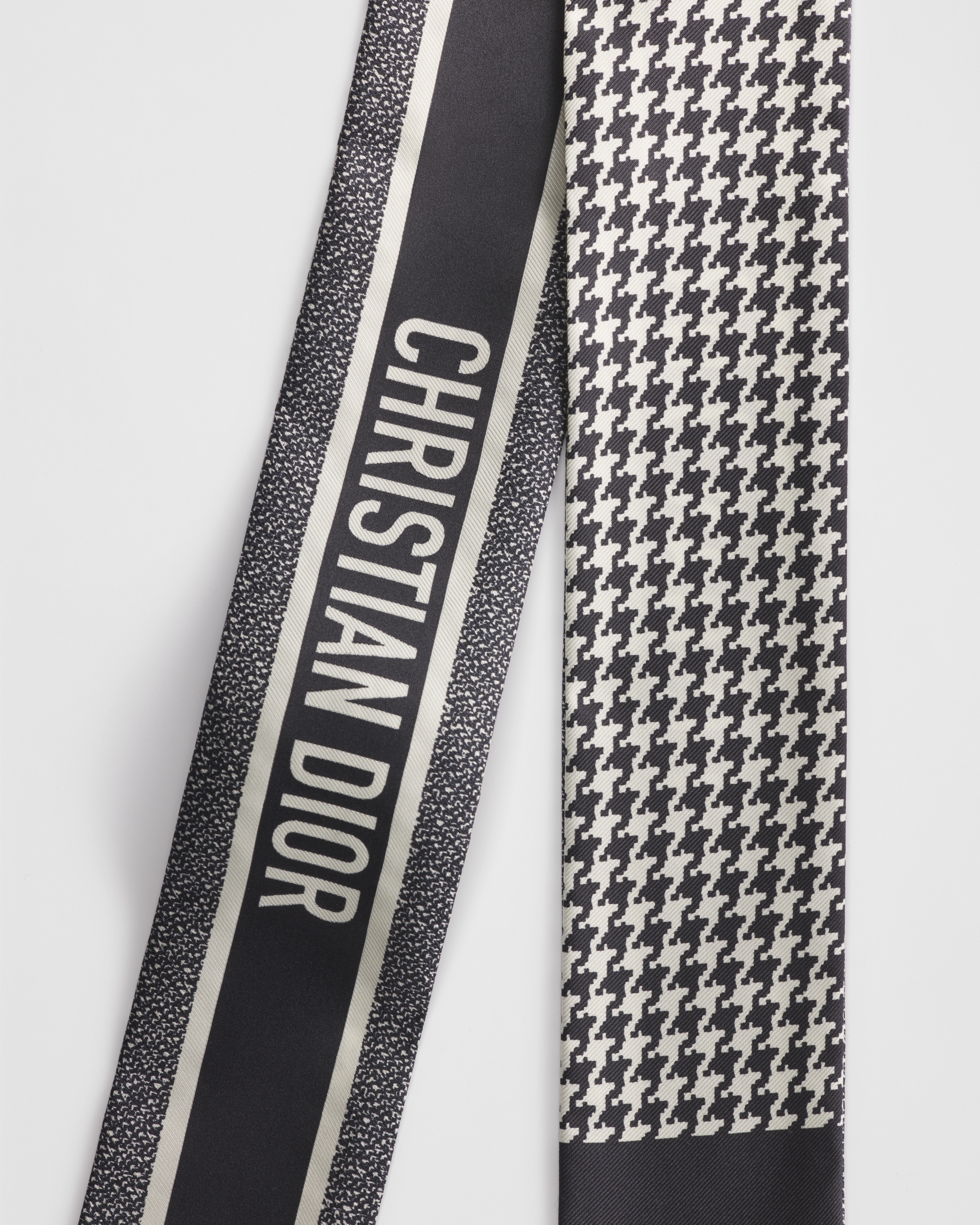 30 Montaigne Mitzah 丝巾 黑色和白色桑蚕丝斜纹面料 E09