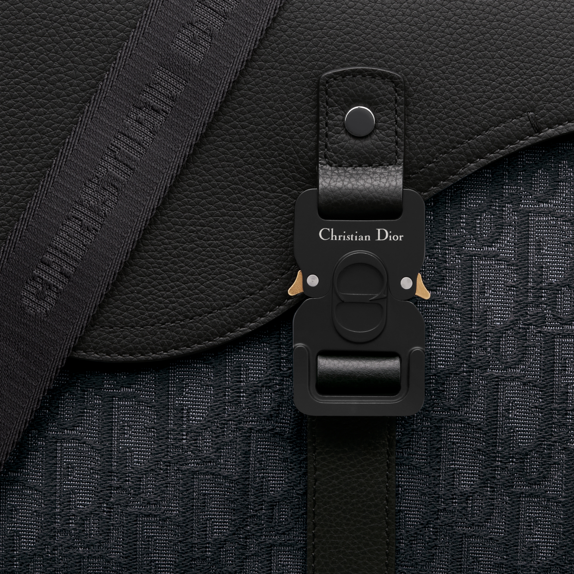 中号马鞍翻盖信使包 黑色 Oblique 印花面料和黑色粒面牛皮革 E09