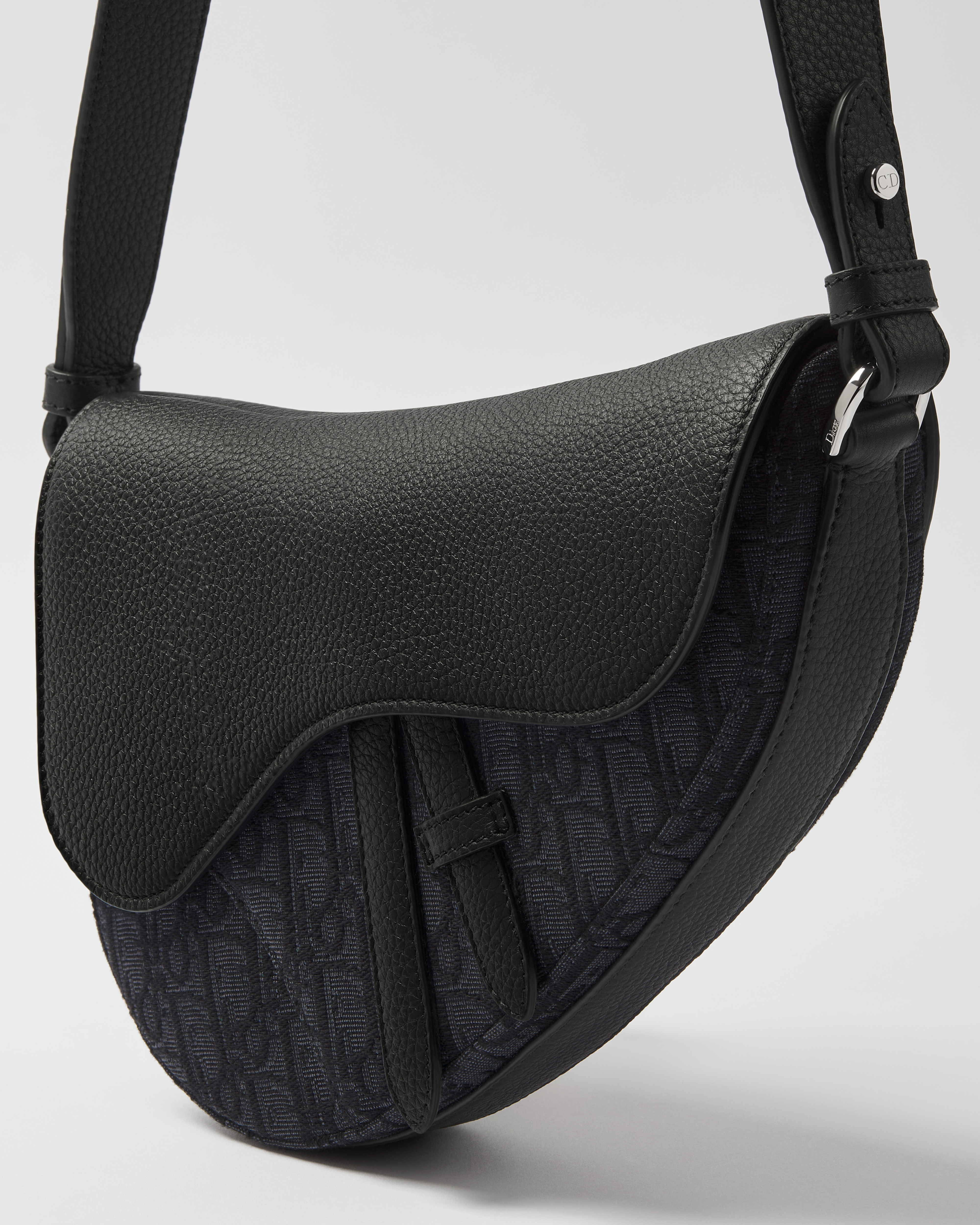 马鞍包 黑色柔软粒面牛皮革和黑色 Oblique 印花面料 | DIOR
