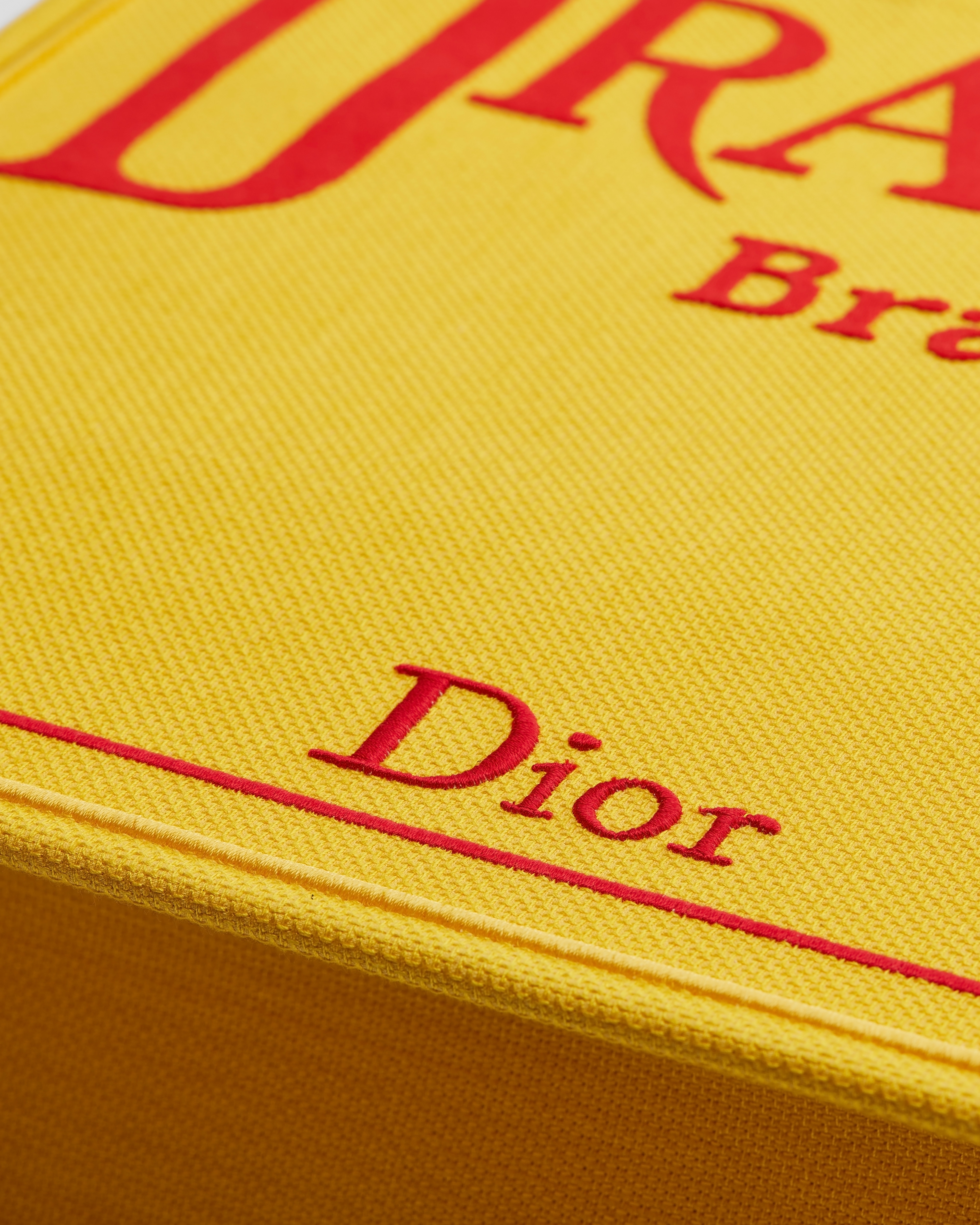 大号 Book Tote 手袋 黄色底色和红色 Book Cover 刺绣（42 x 35 x 18.5 厘米） E09