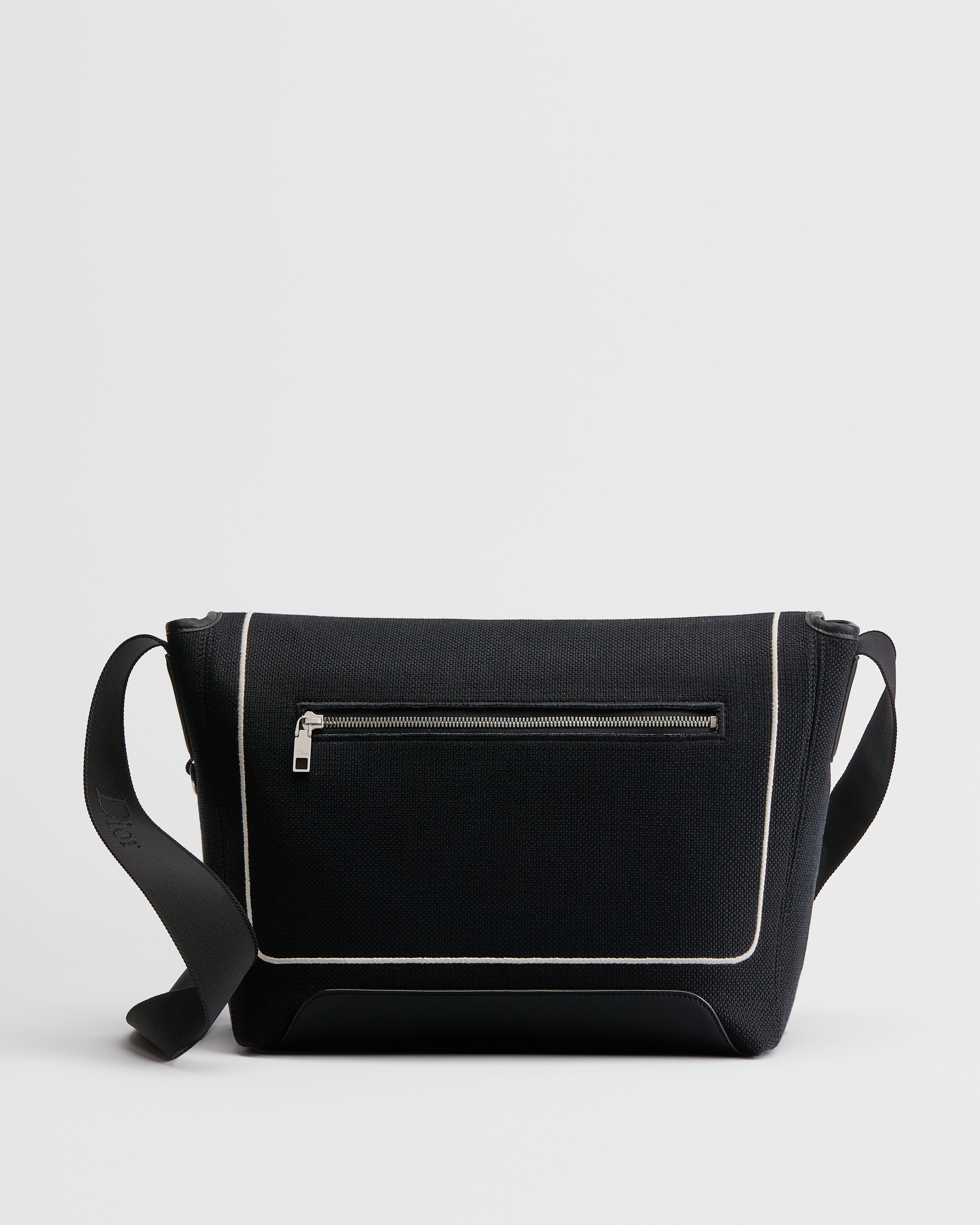 中号 Dior Jett 翻盖信使包 黑色底色和白色 Book Cover 刺绣 E08