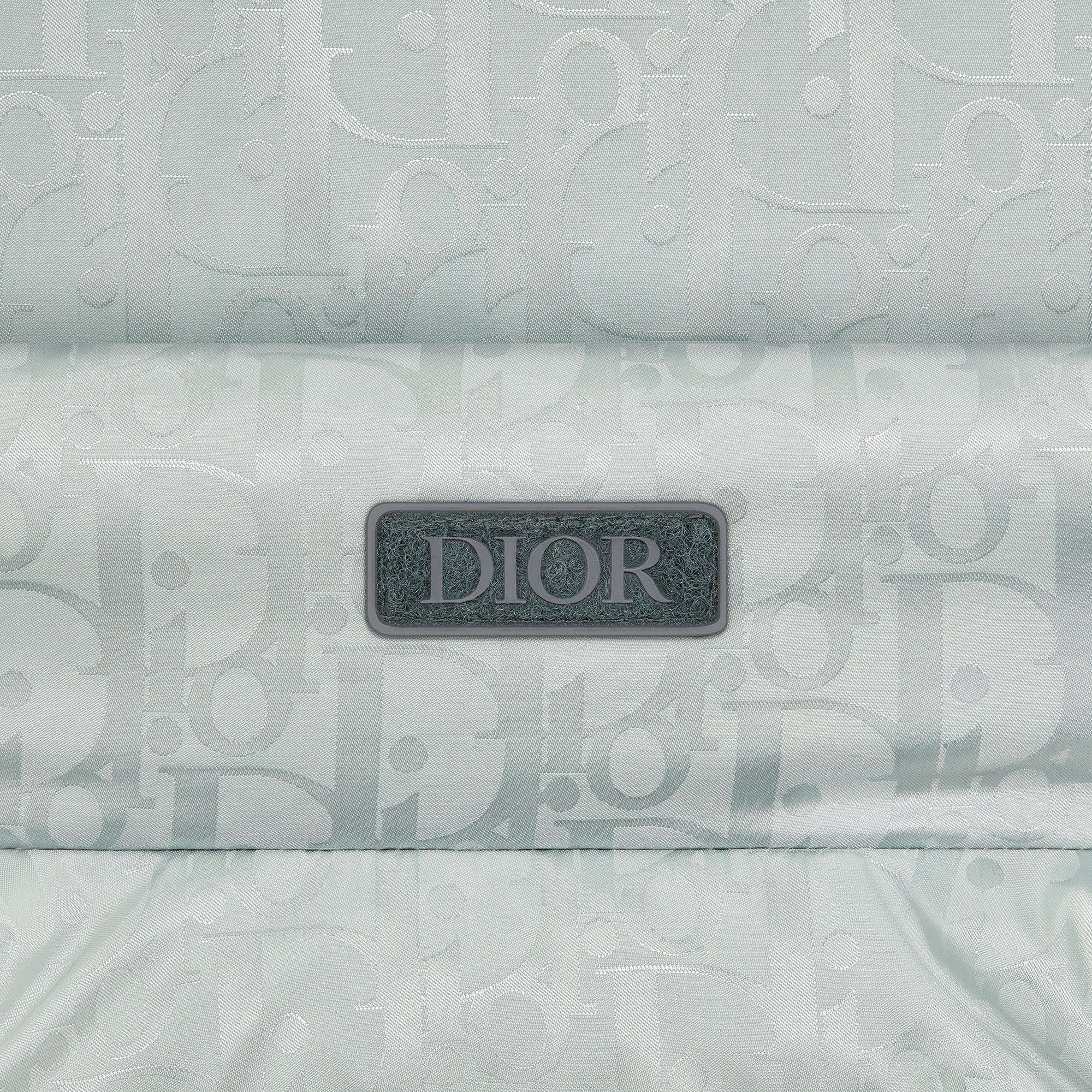 儿童羽绒背心 银色调防水效果提花科技面料 Oblique 印花 E09