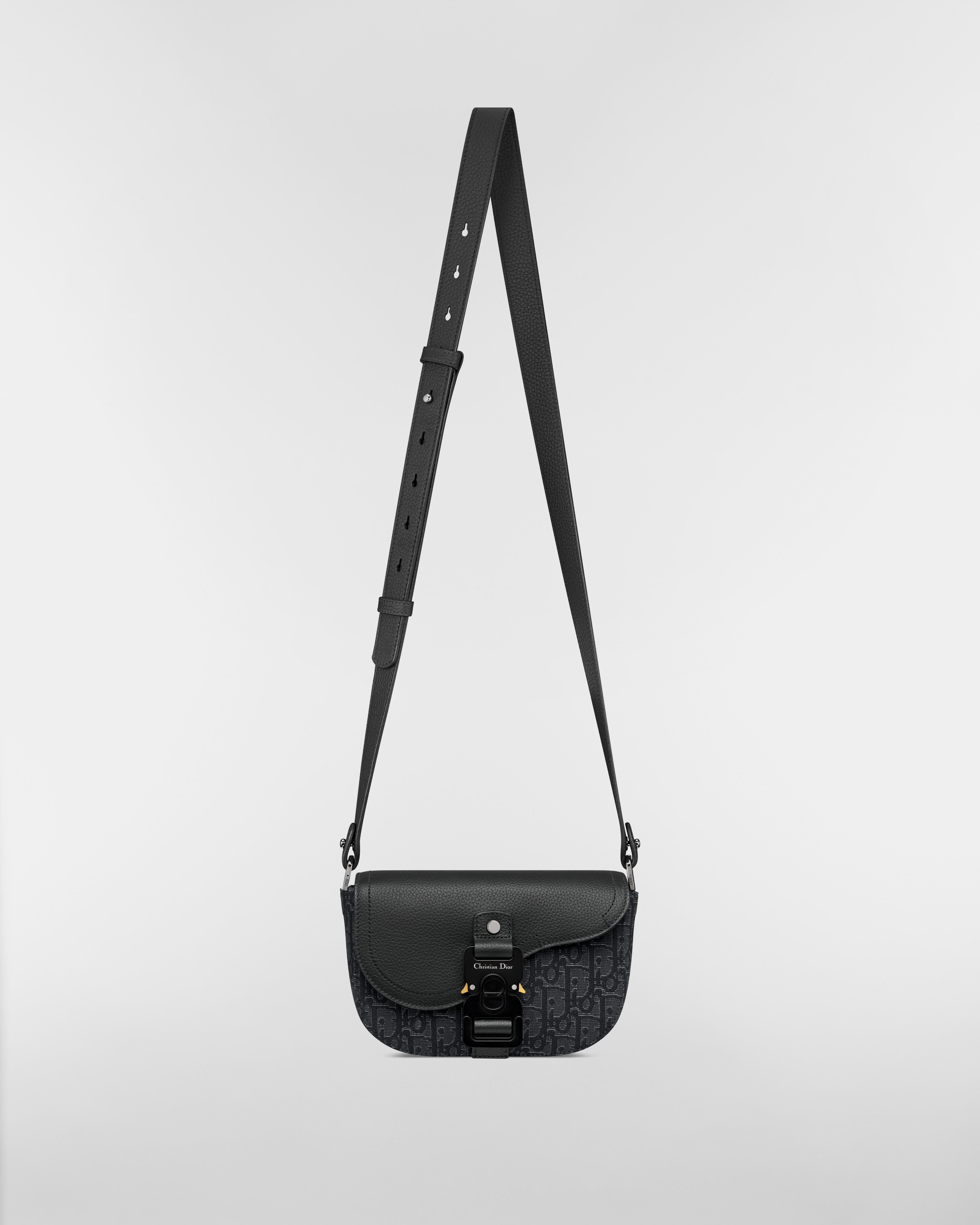 迷你马鞍翻盖信使包 黑色提花面料银色调金属光泽 Oblique 印花和黑色粒面牛皮革 E07