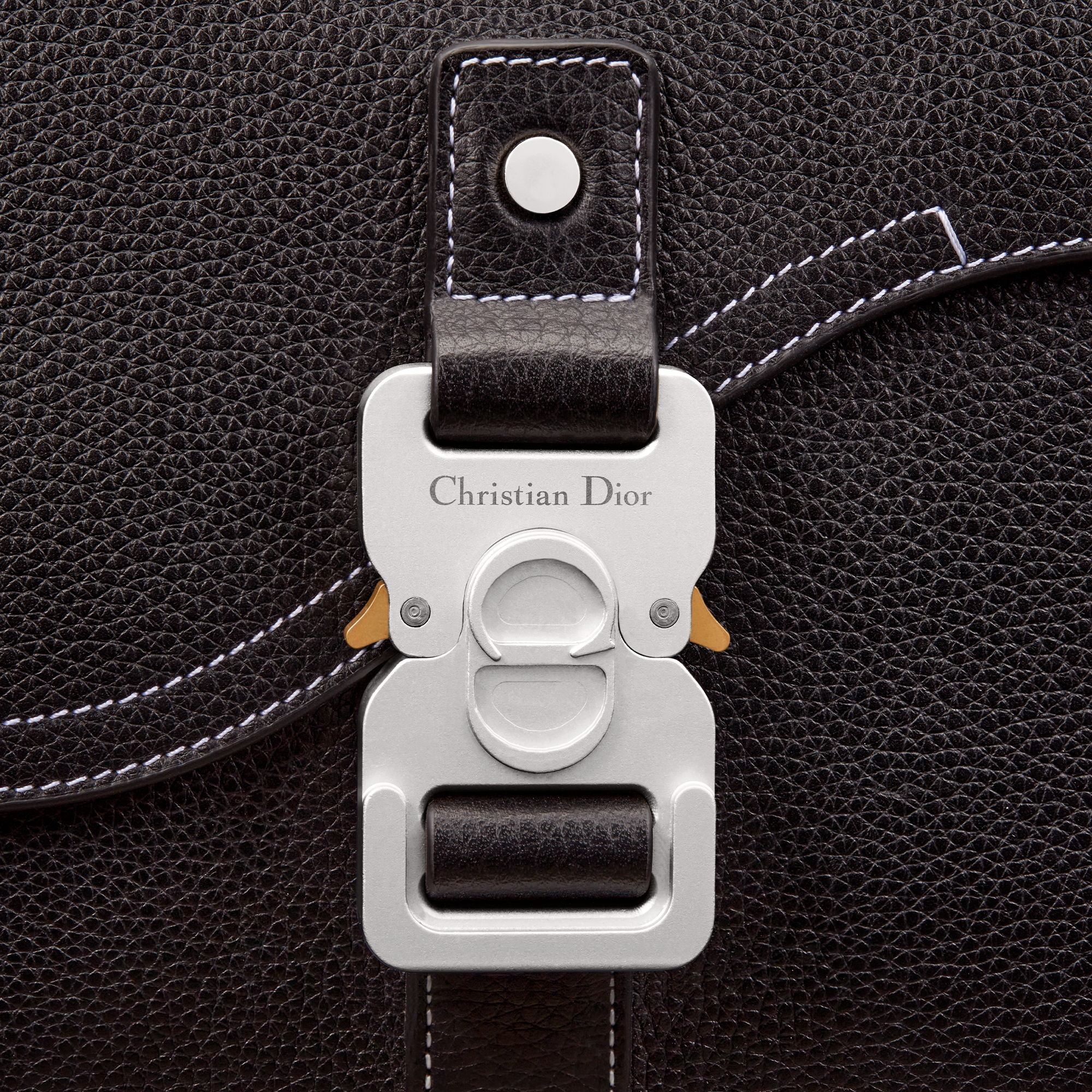 A5 马鞍手拿包 黑色粒面牛皮革 E09