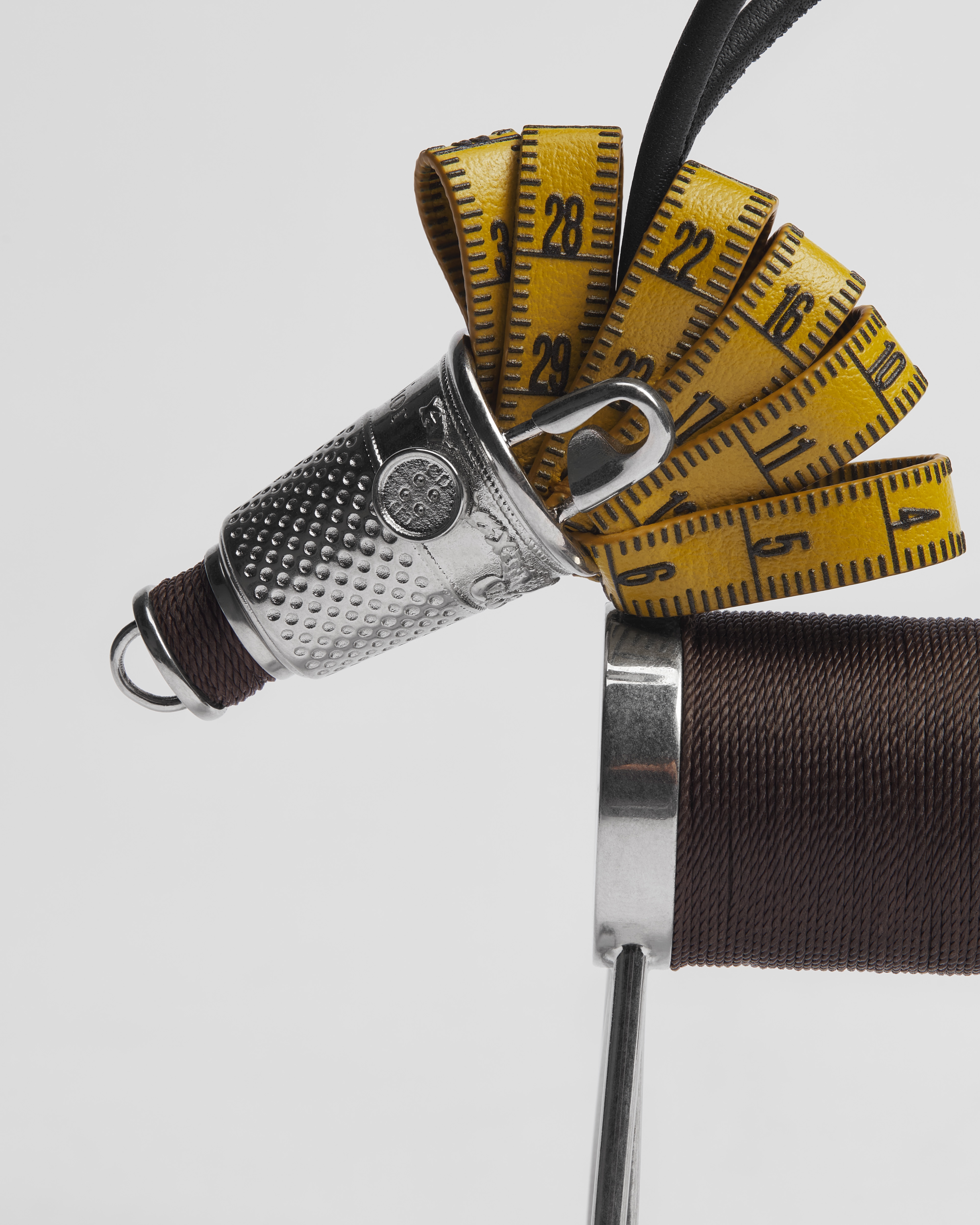 小马手袋吊饰 黑色和黄色光滑牛皮革搭配复古银色饰面铜合金 E09