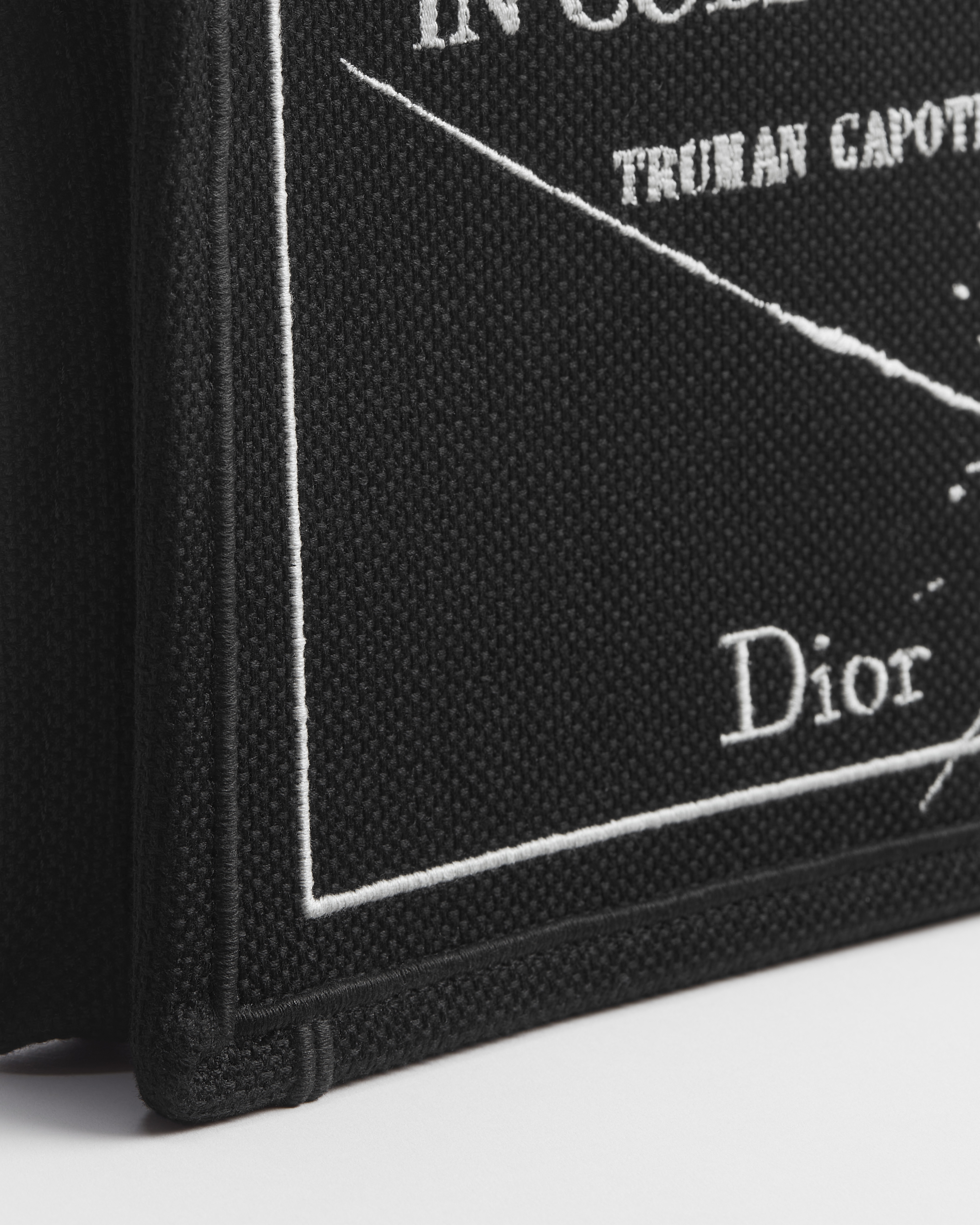 A5 三角形手拿包 黑色底色白色 Book Cover 刺绣 E14