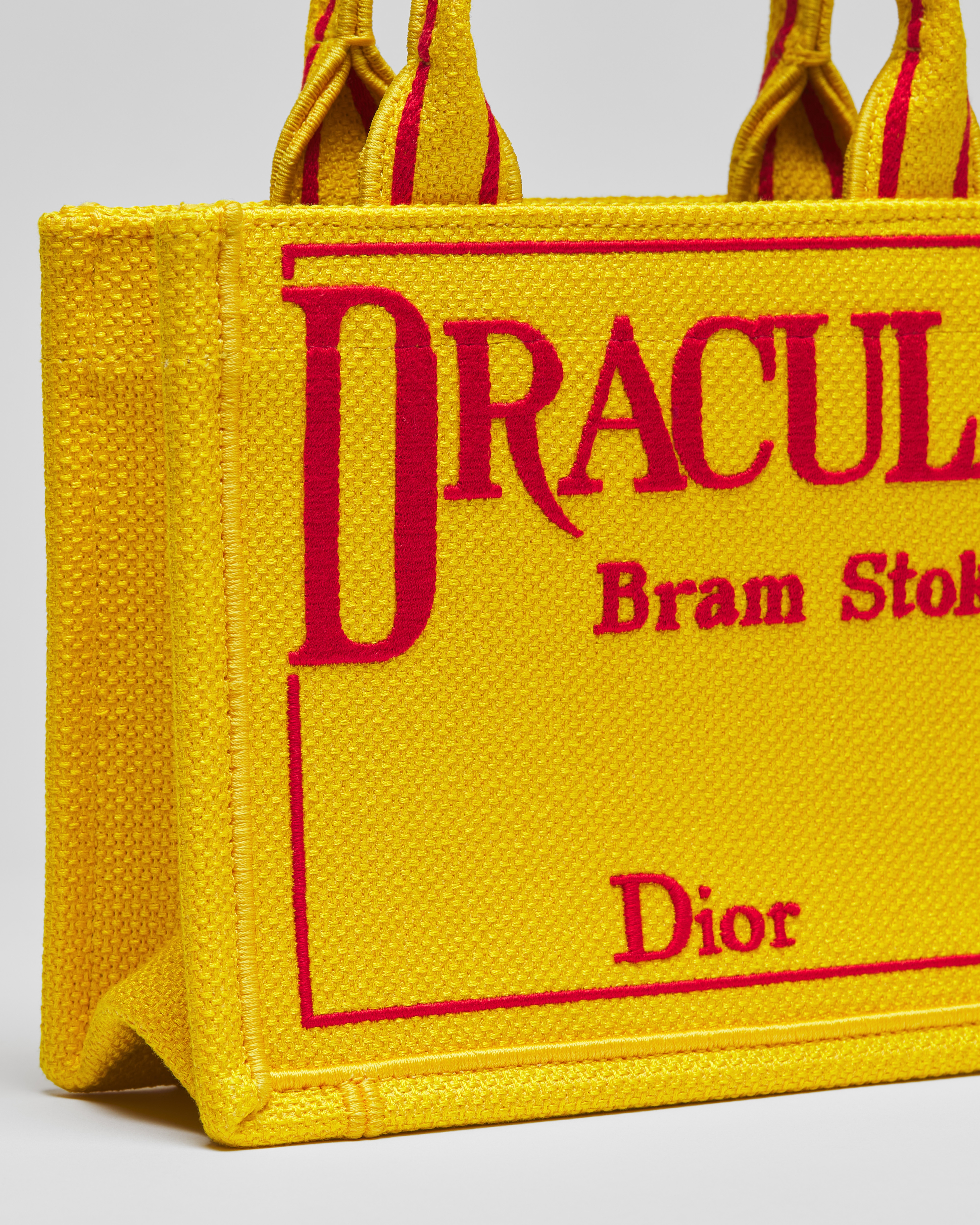 迷你 Book Tote 手袋（附肩带） 黄色底色红色 Book Cover 刺绣 （20 x 15.5 x 6 厘米） E09