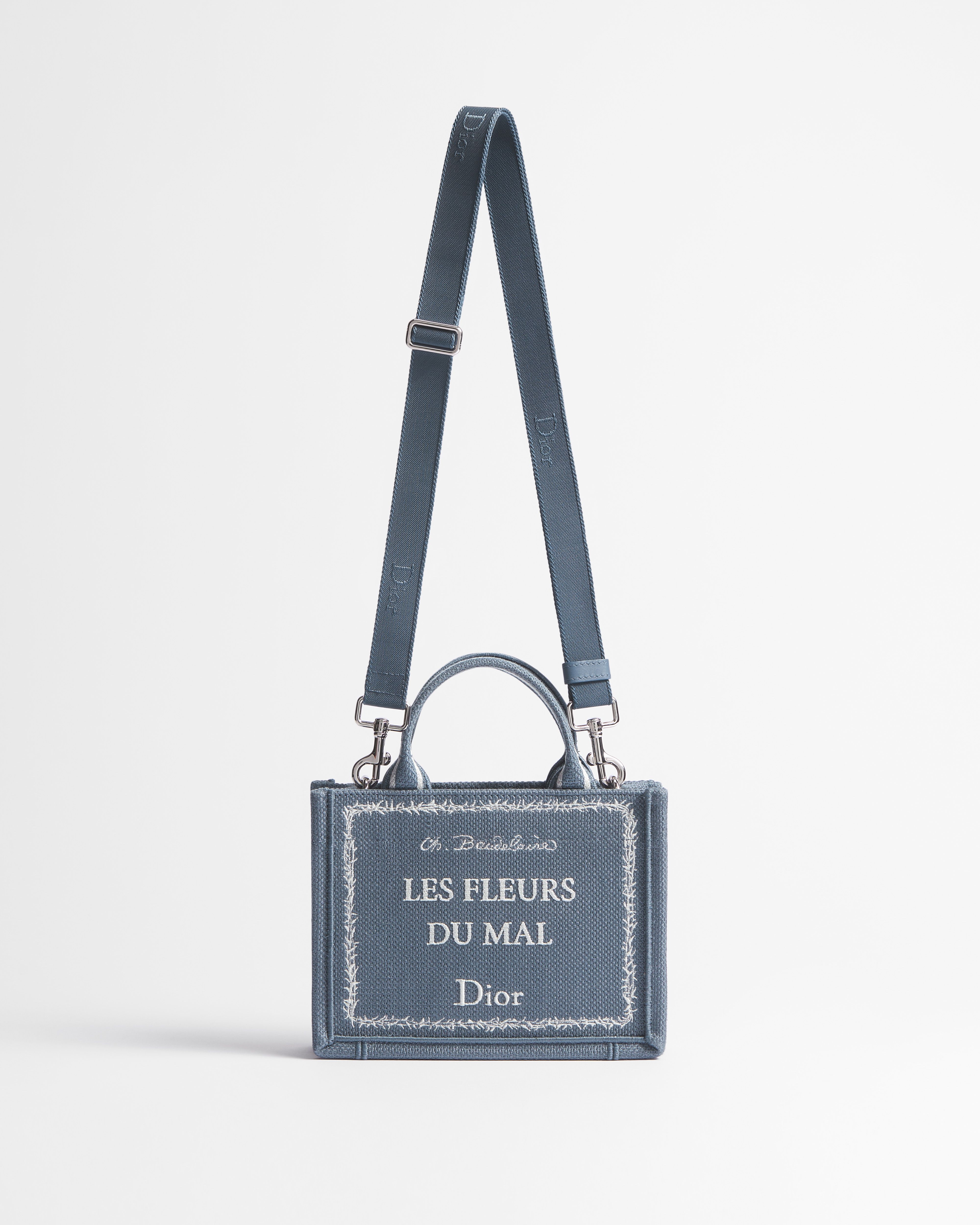 迷你 Book Tote 手袋（附肩带） 蓝色底色白色 Book Cover 刺绣（20 x 15.5 x 6 厘米） E07