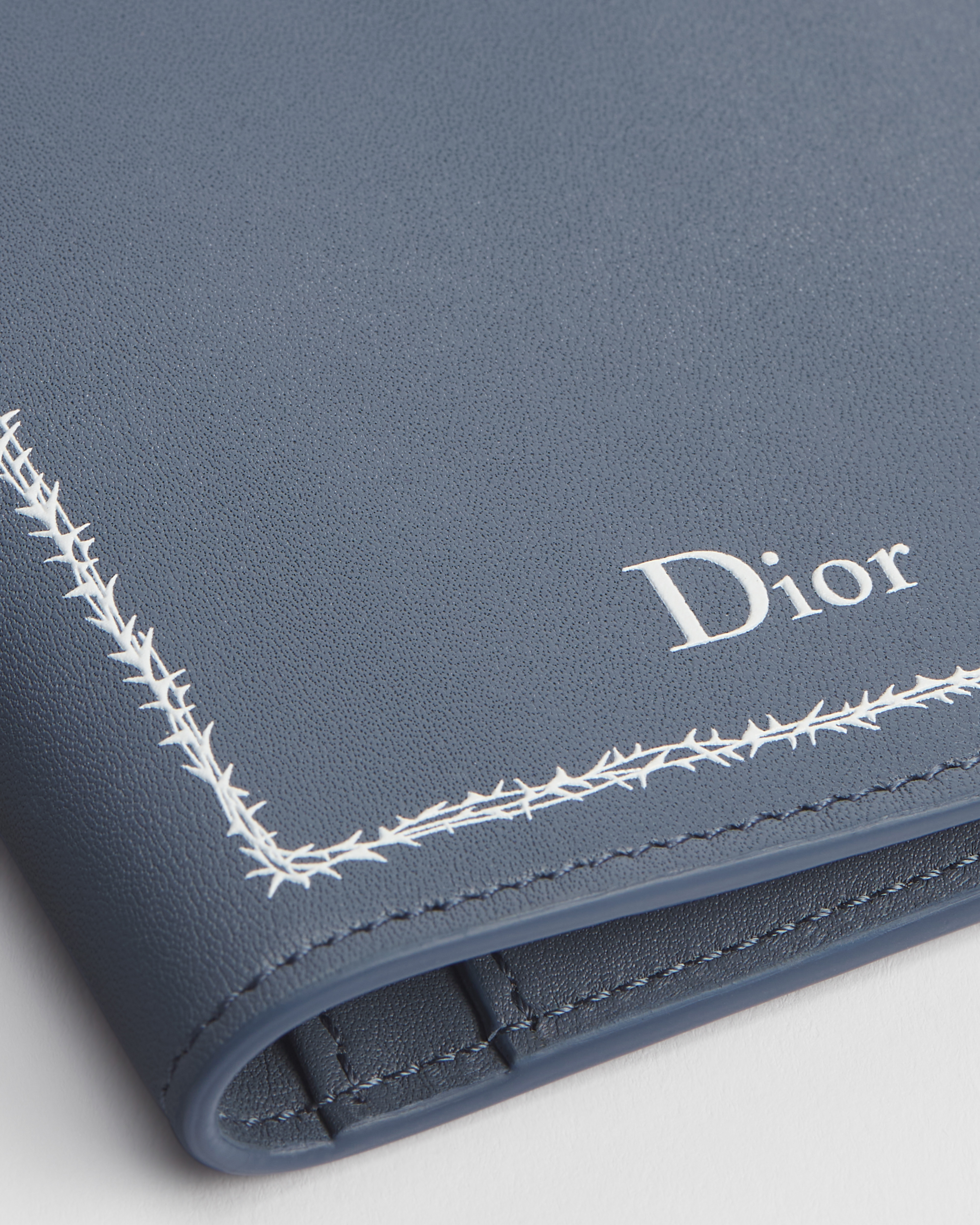 护照套 蓝色牛皮革白色 Book Cover 压花图案 E09