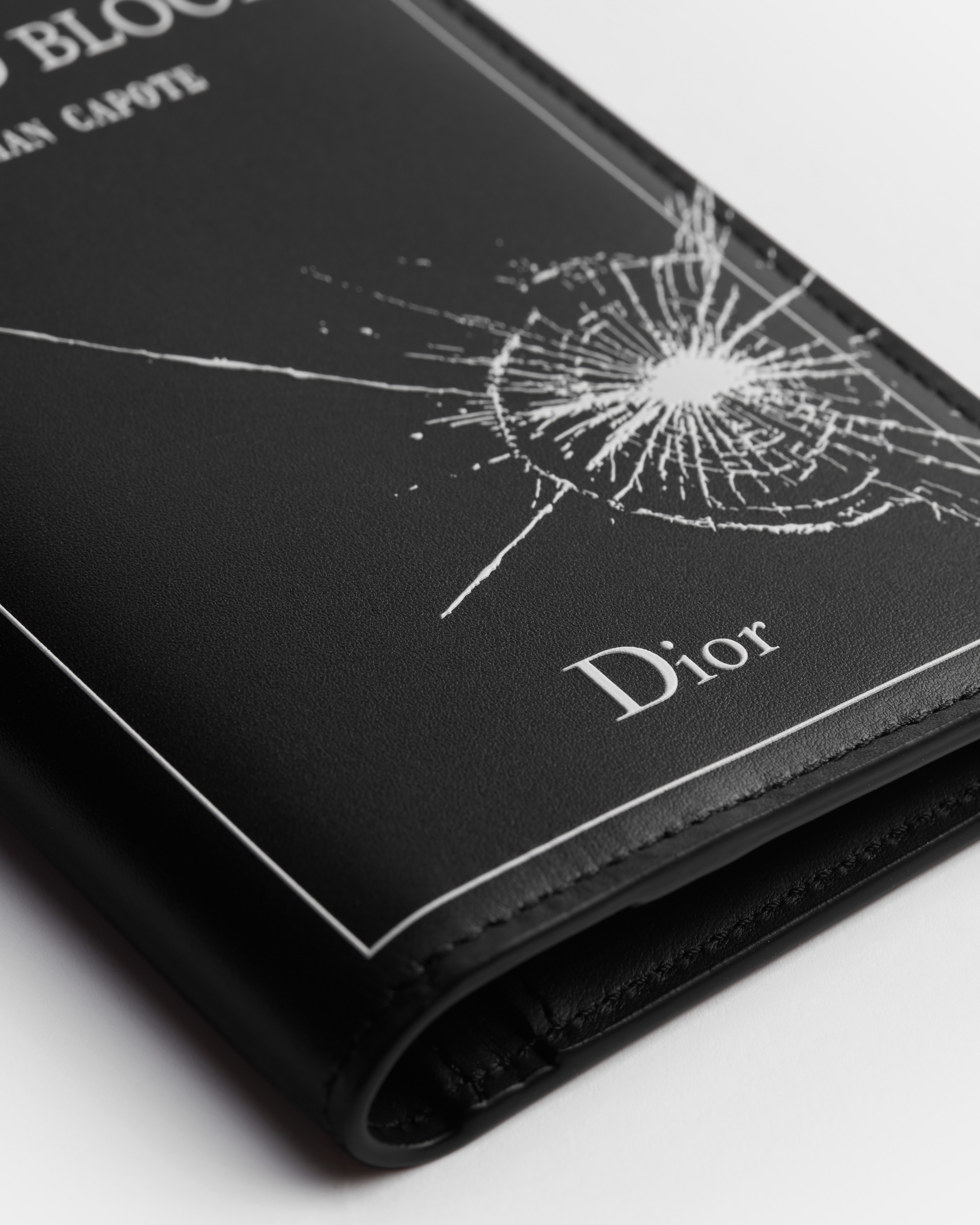 护照套 黑色牛皮革白色 Book Cover 压花图案 E09