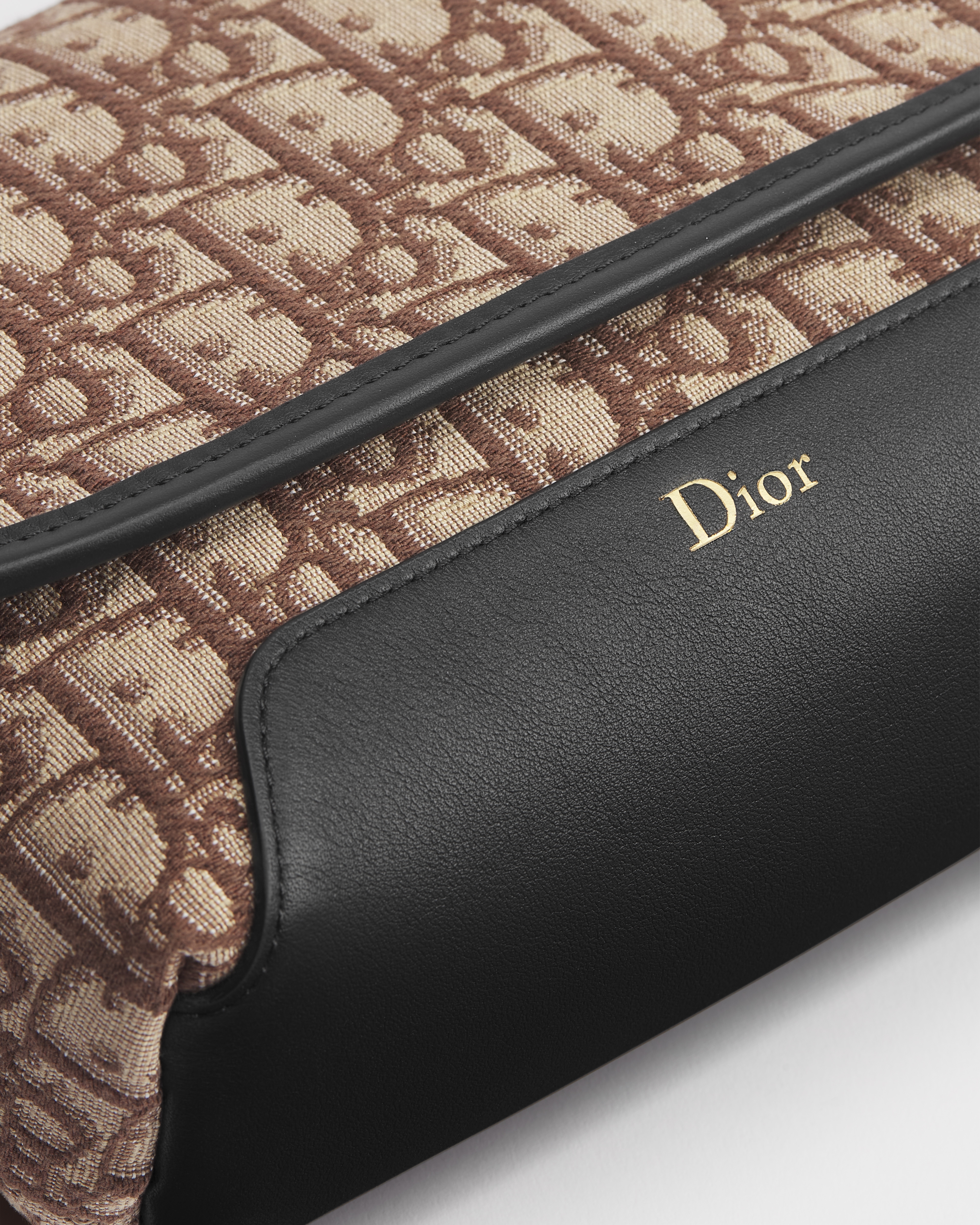 迷你 Dior Jett 翻盖信使包 棕色 Oblique 印花面料 E10