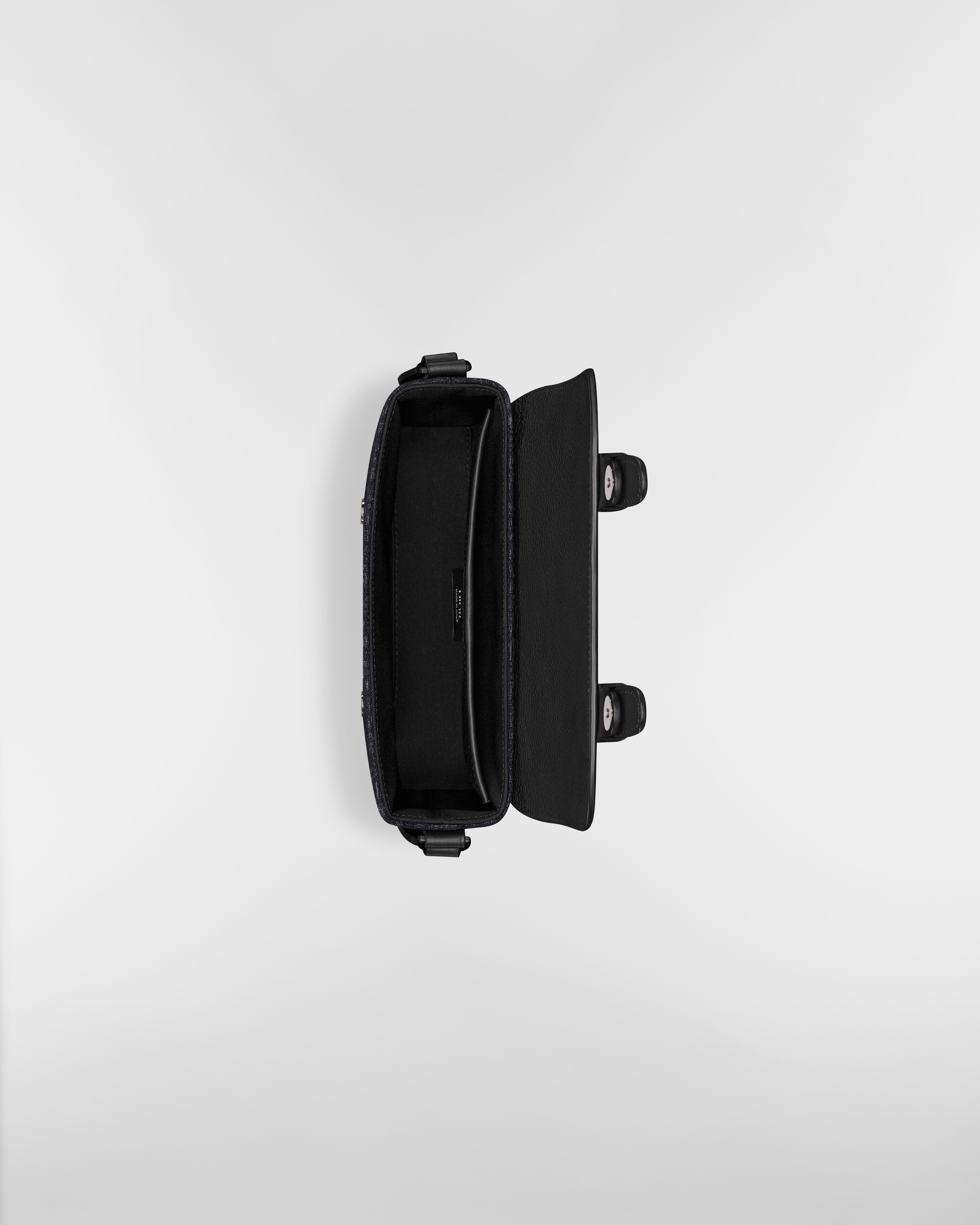 迷你 Dior Daily 翻盖信使包 黑色超迷你 Oblique 印花面料、黑色柔软粒面牛皮革和黑色粒面牛皮革 E06