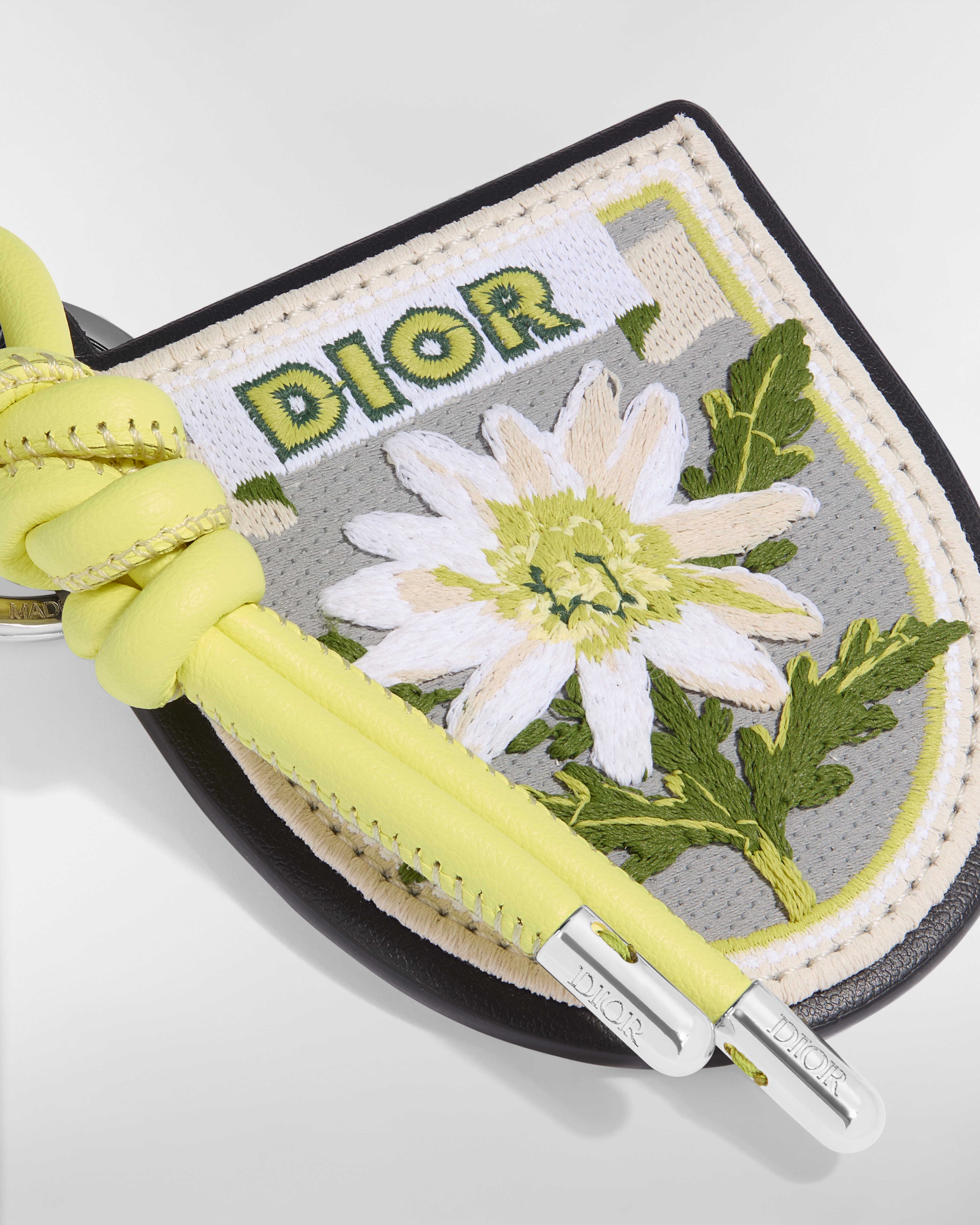 花朵钥匙扣 多色刺绣粒面牛皮革 E09