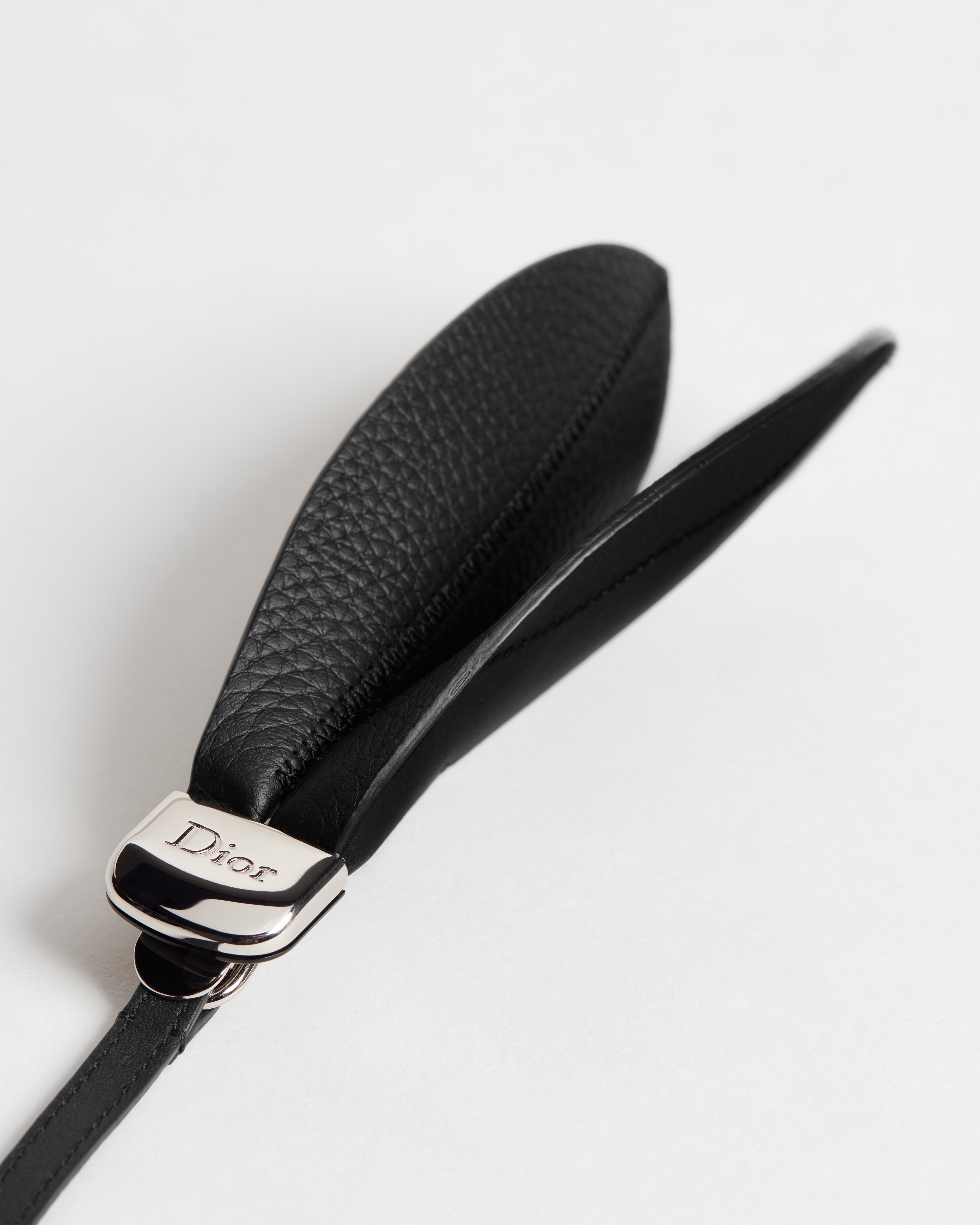 马耳造型手袋吊饰 黑色柔软粒面牛皮革和金属覆层铜合金 E09