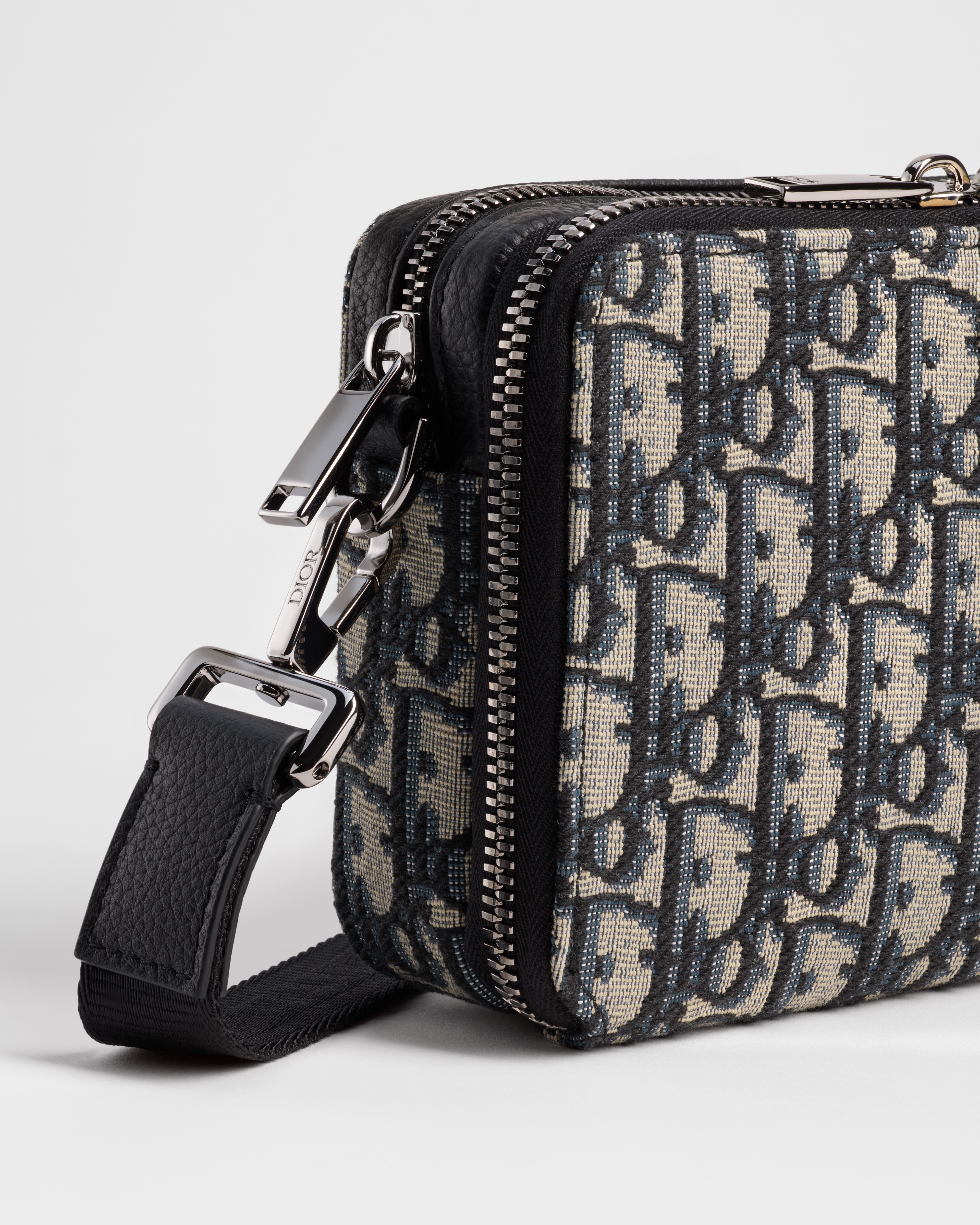 拉链手拿包（附肩带） 米色和黑色 Oblique 印花面料 E09