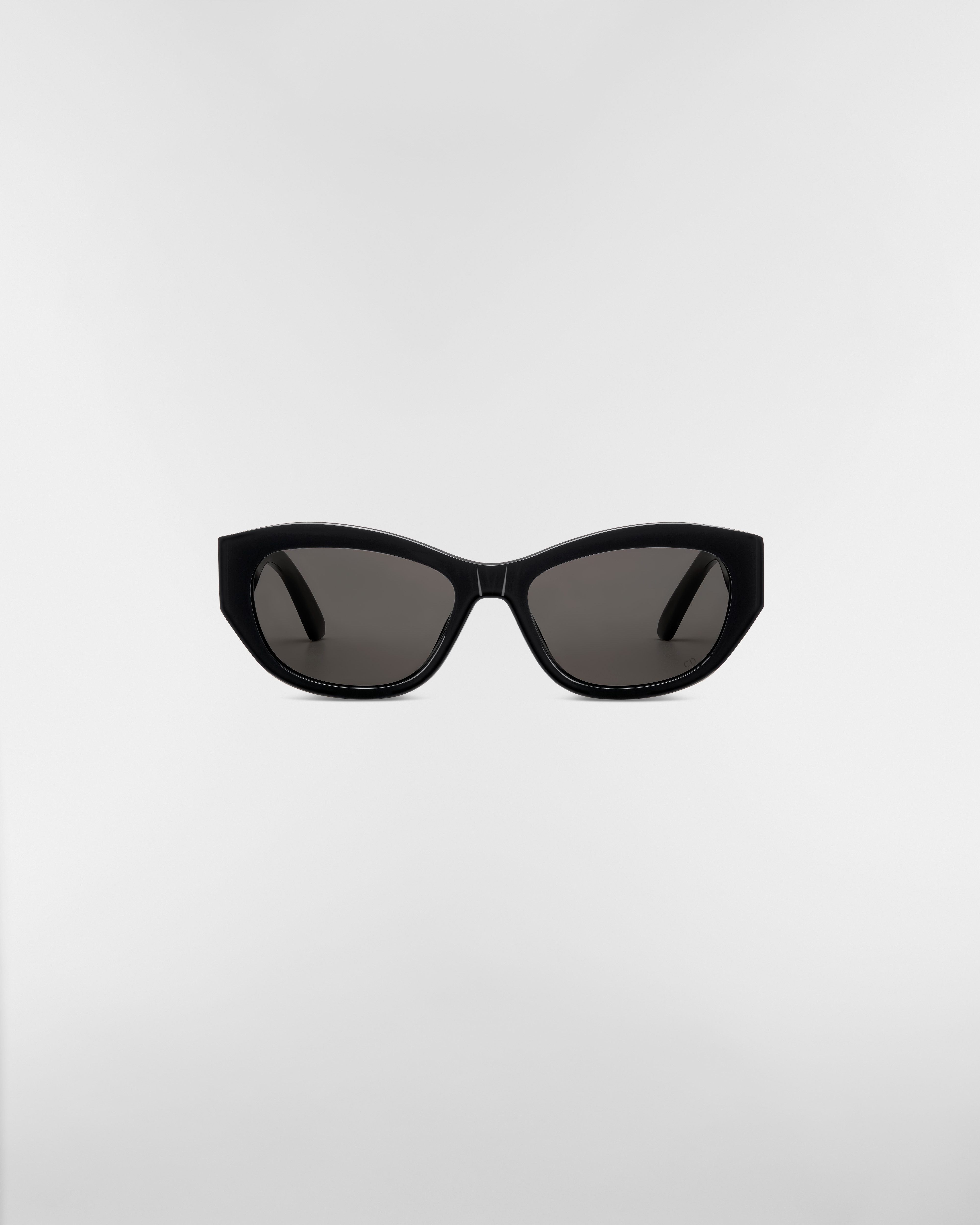 30Montaigne B5U 太阳眼镜 黑色蝴蝶形镜框 E01