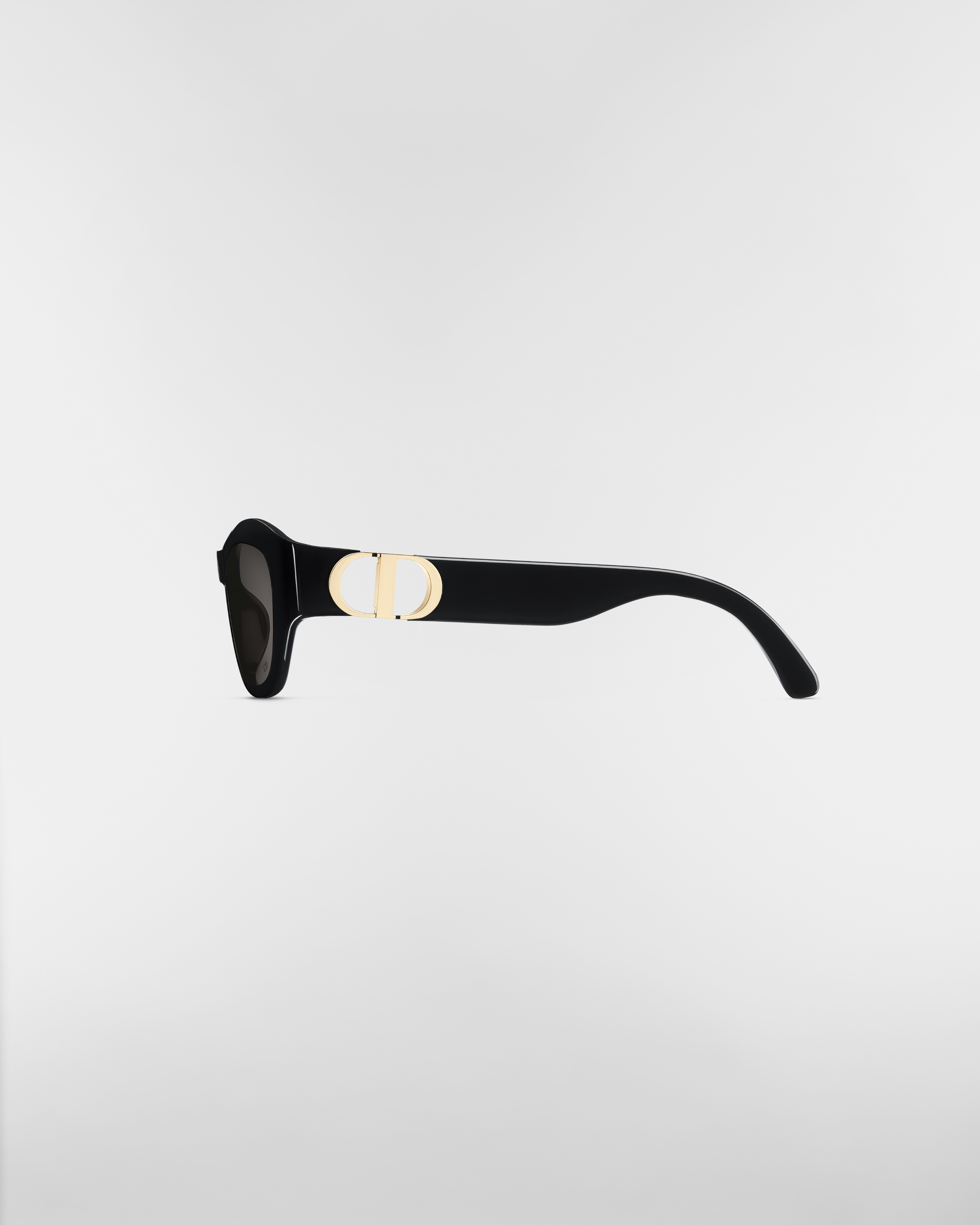 30Montaigne B5U 太阳眼镜 黑色蝴蝶形镜框 E02