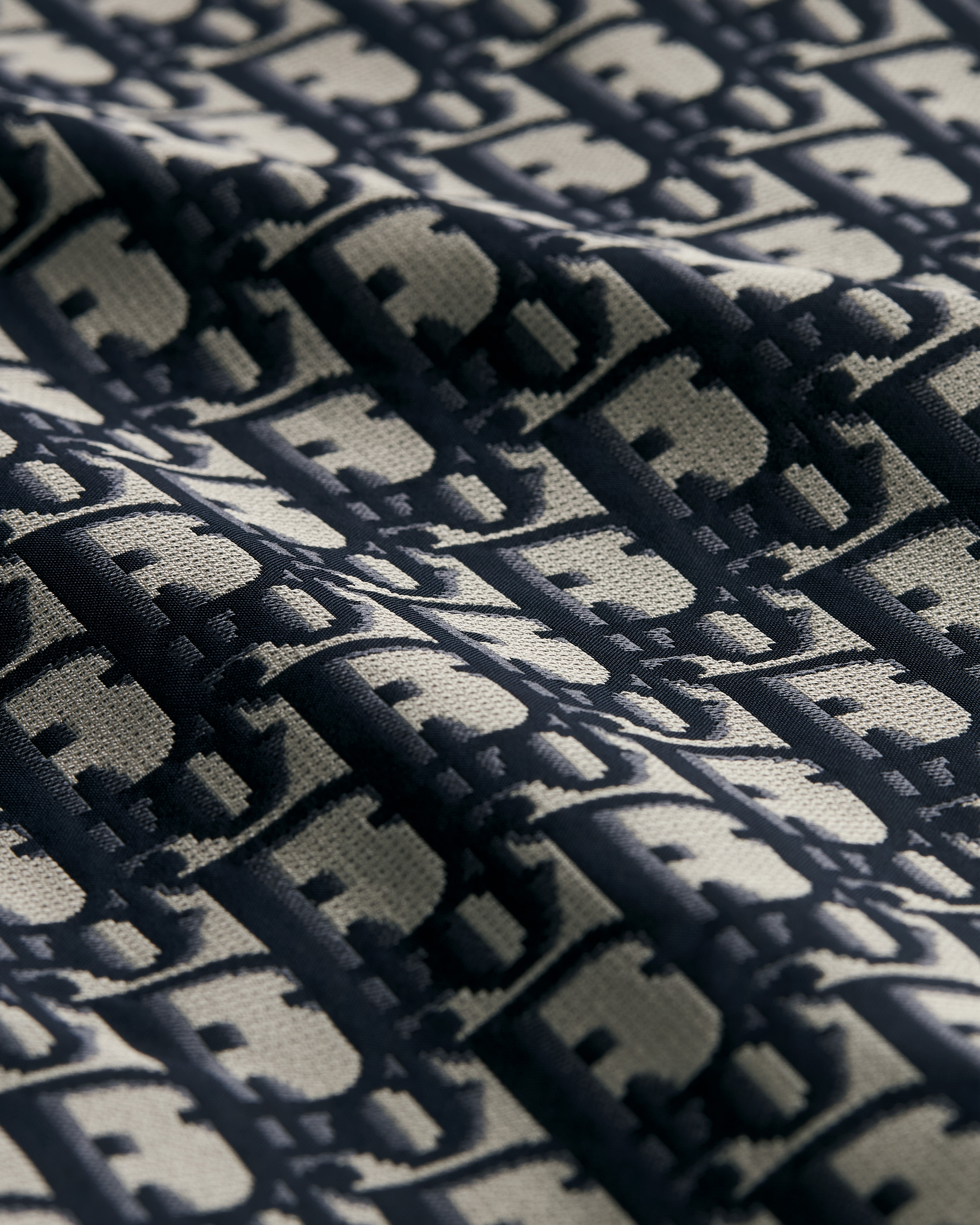 连帽夹克 蓝色塔夫绸科技提花面料 Oblique 印花 E10