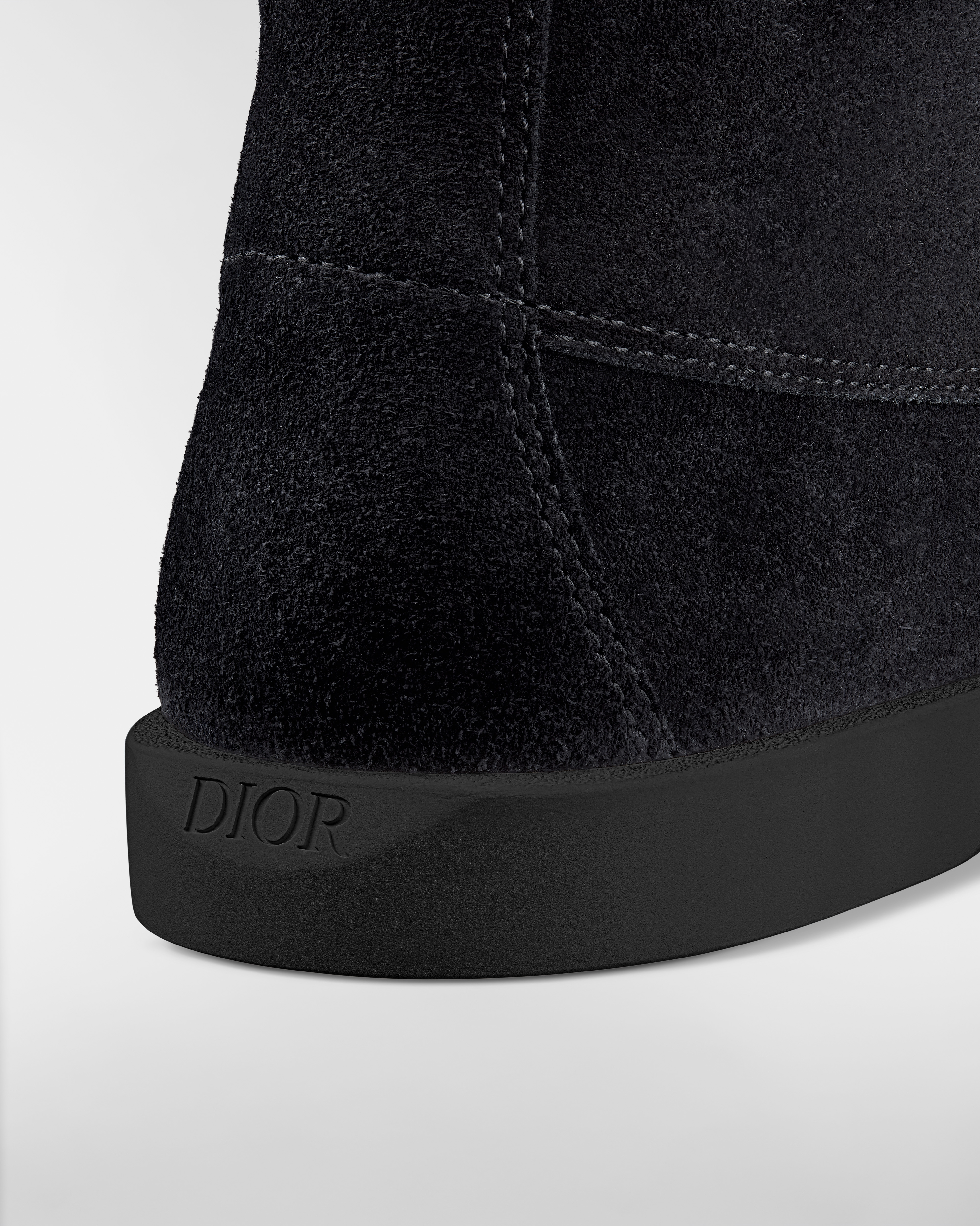 Dior Granville 高帮马球靴 黑色绒面革、黑色 Oblique 印花面料和黑色羊毛皮 E09