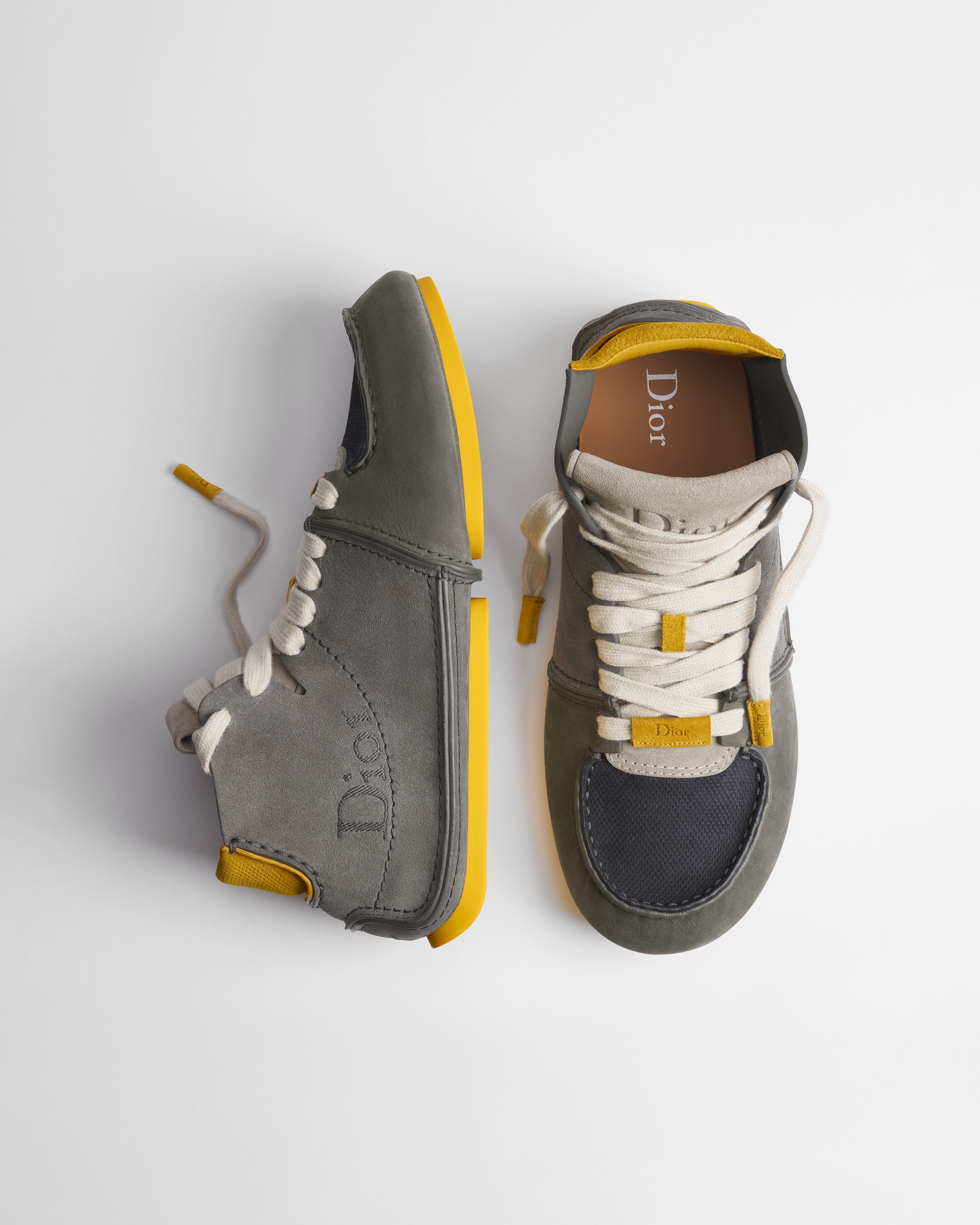 Dior Roadie 系带靴子 灰色磨砂革搭配灰色、海军蓝色和黄色绒面革 E06