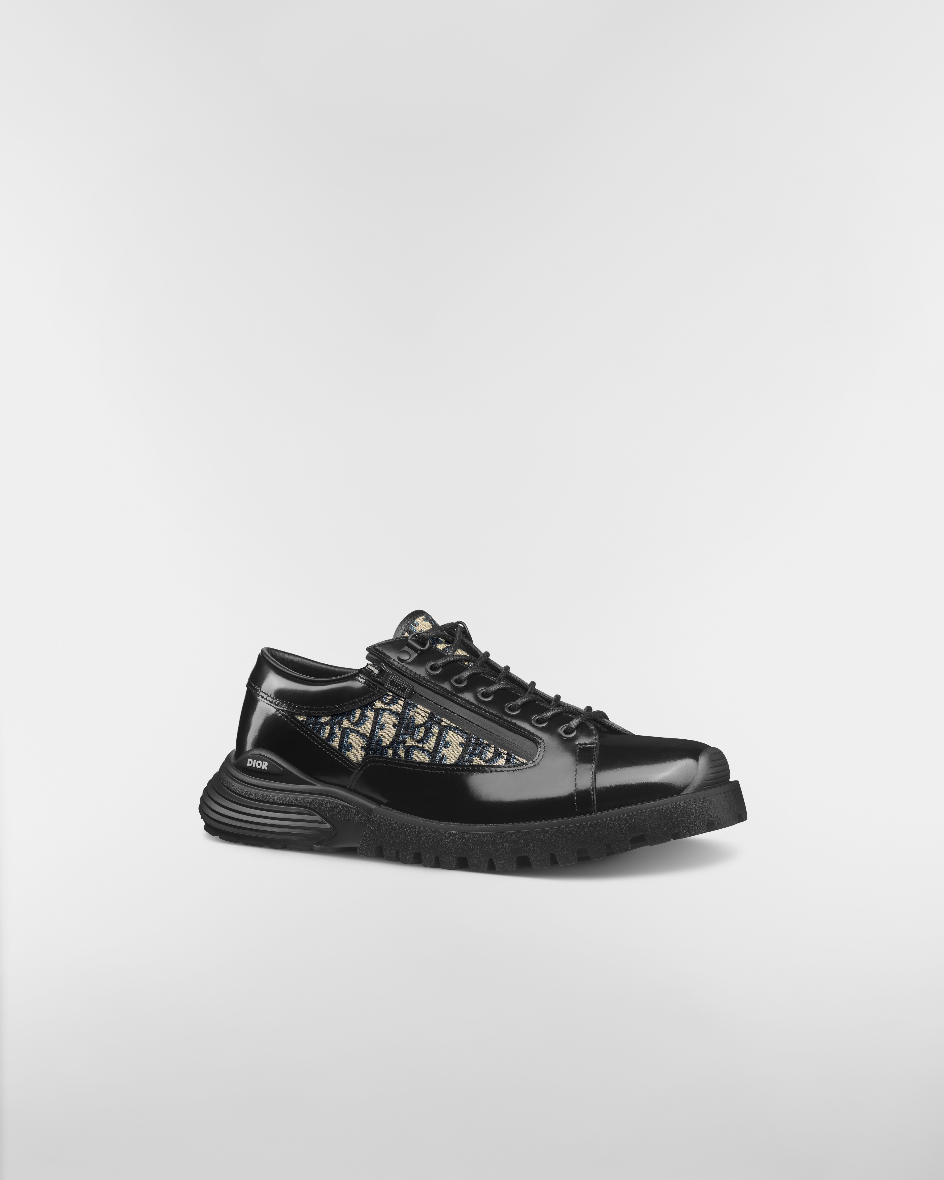 Dior Combat 德比鞋 黑色抛光牛皮革搭配米色和黑色 Oblique 印花面料 E03