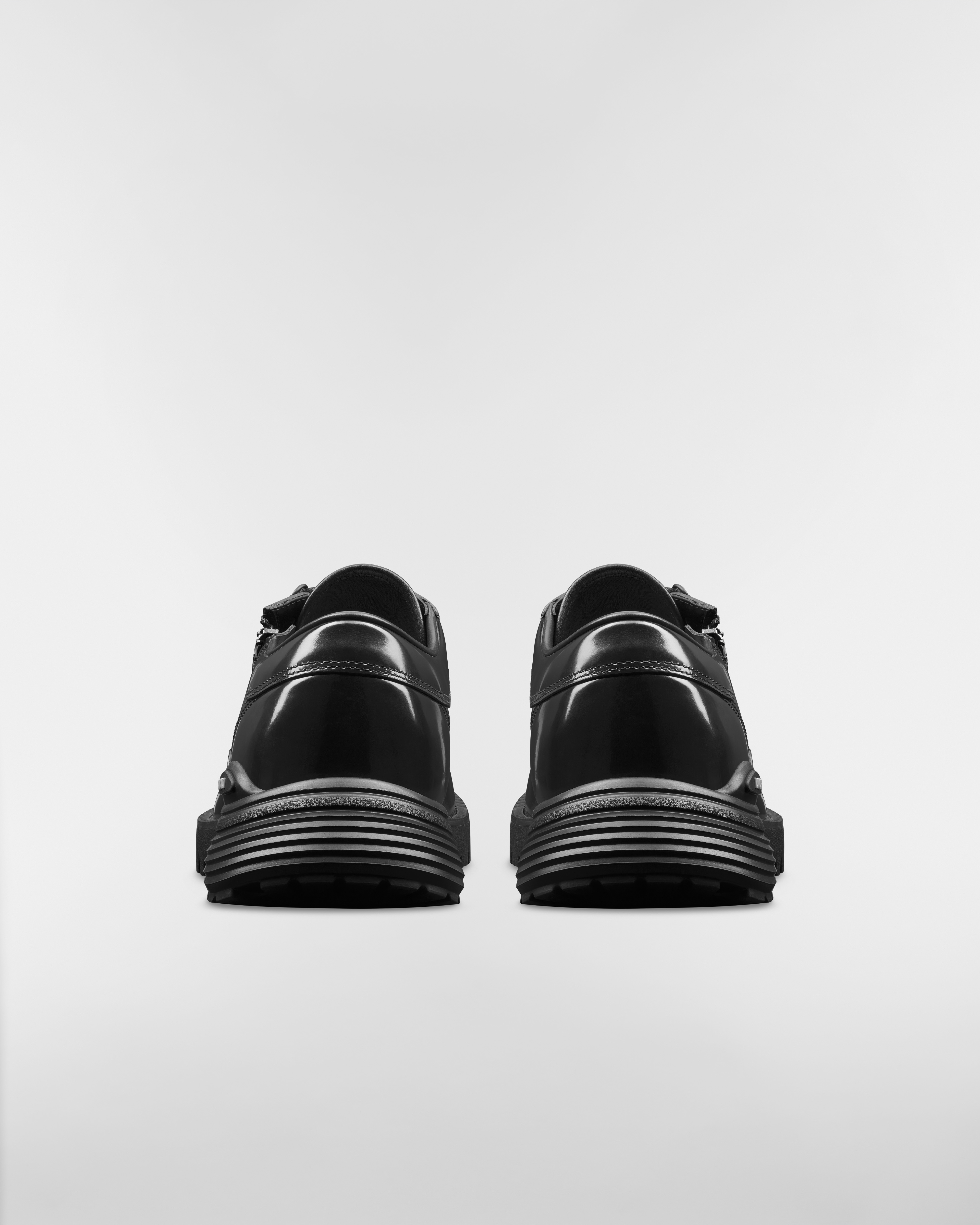 Dior Combat 德比鞋 黑色抛光牛皮革搭配米色和黑色 Oblique 印花面料 E08