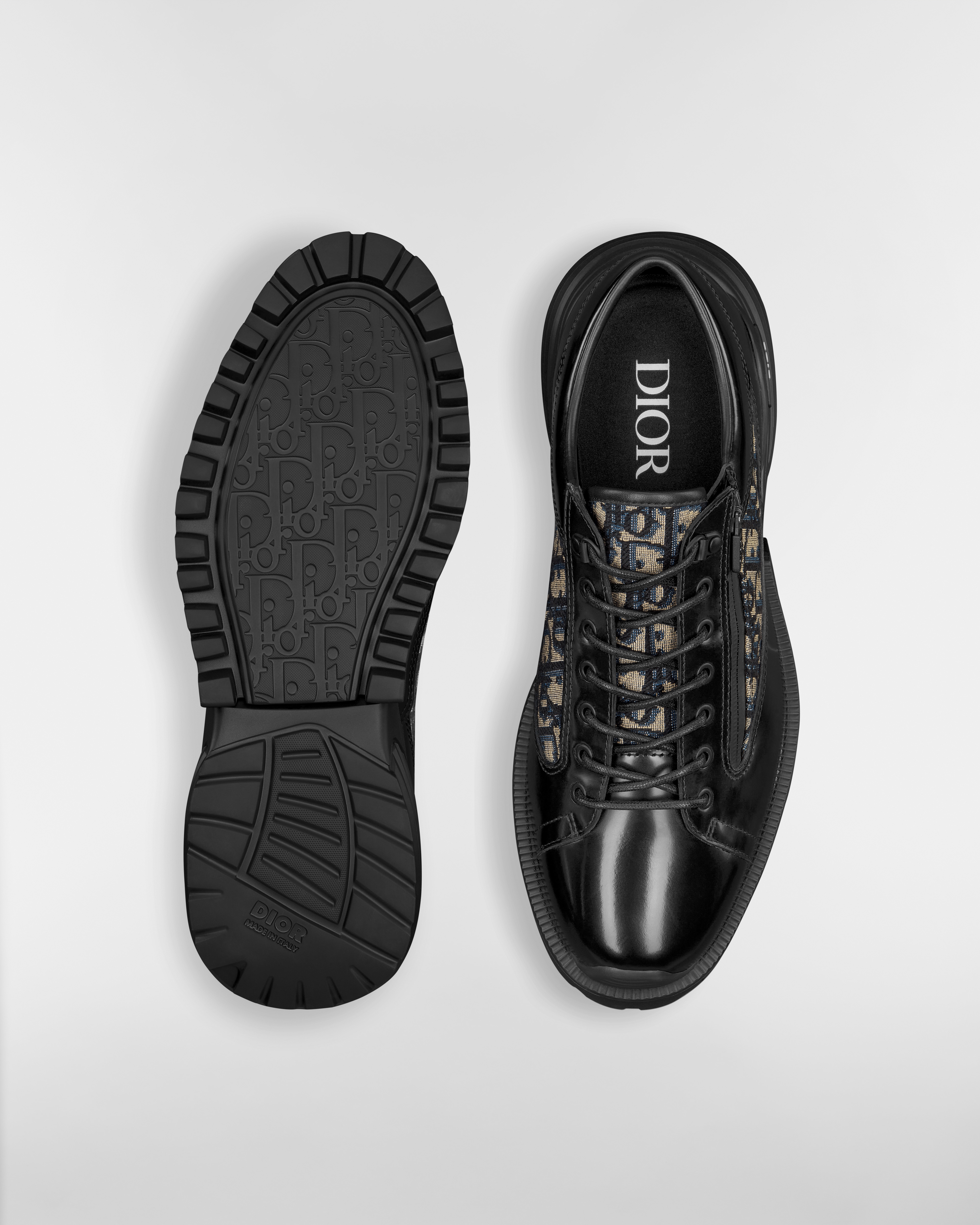 Dior Combat 德比鞋 黑色抛光牛皮革搭配米色和黑色 Oblique 印花面料 E10