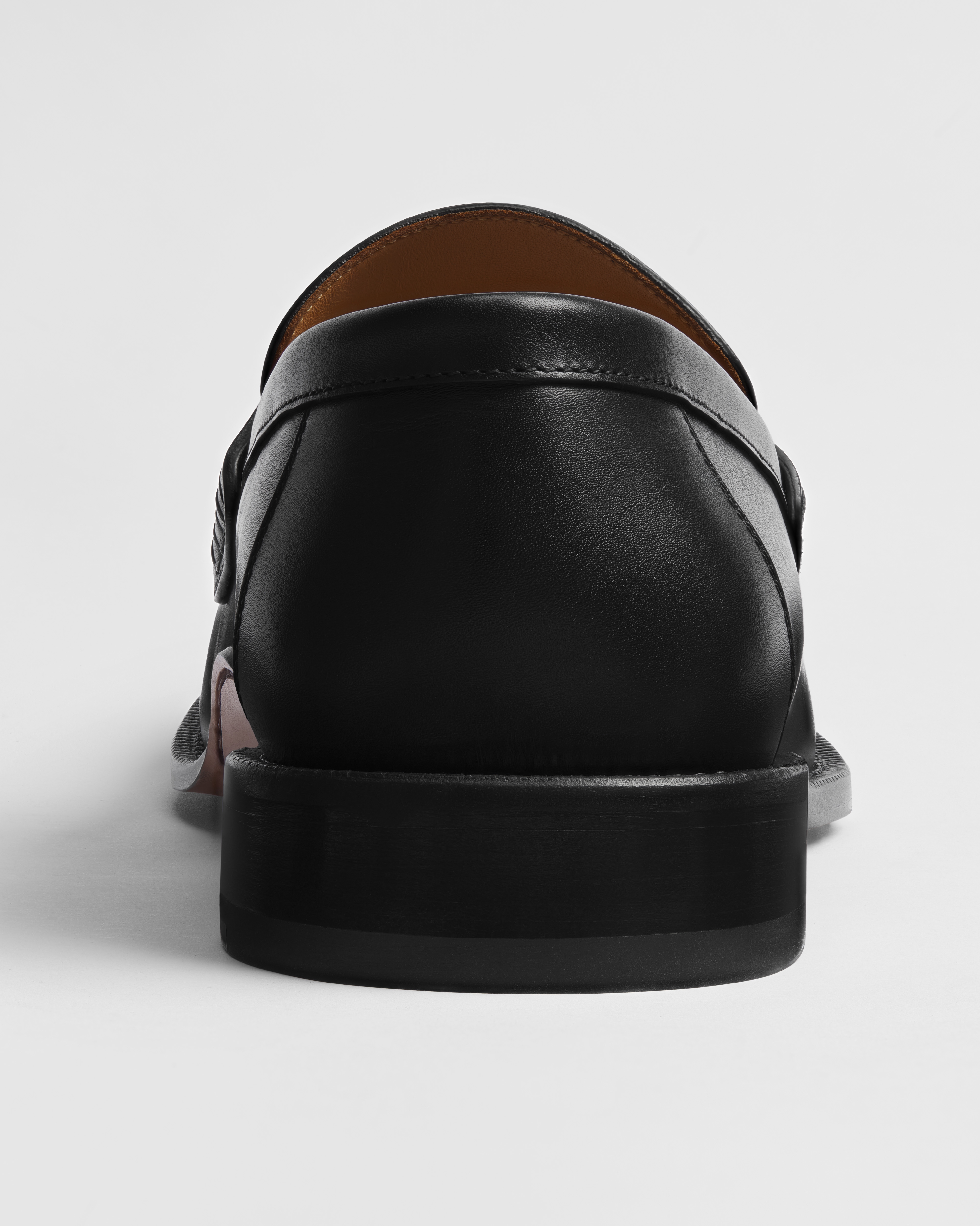 Dior Archie 乐福鞋 黑色光滑牛皮革 E10