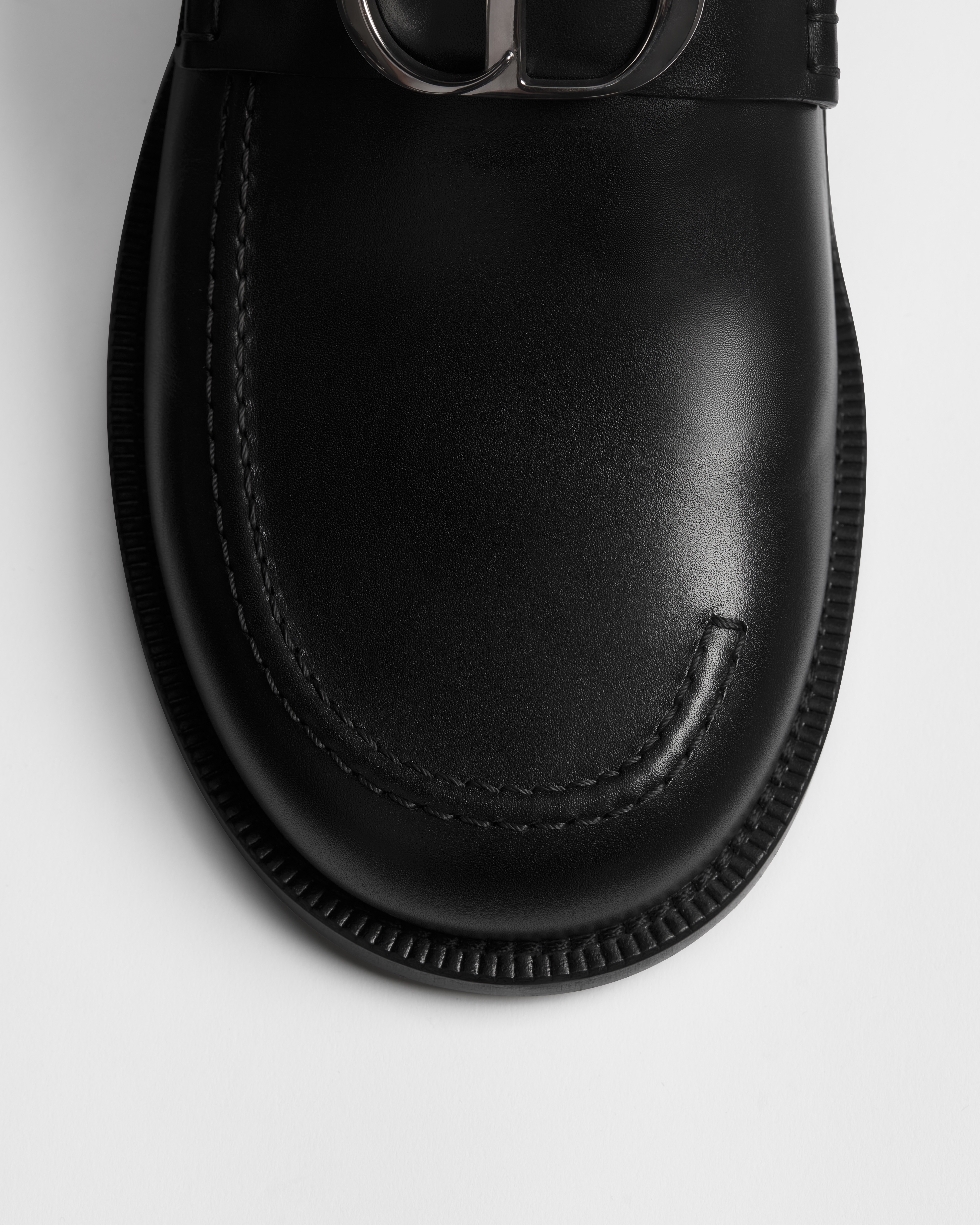 Dior Archie 乐福鞋 黑色光滑牛皮革 E12