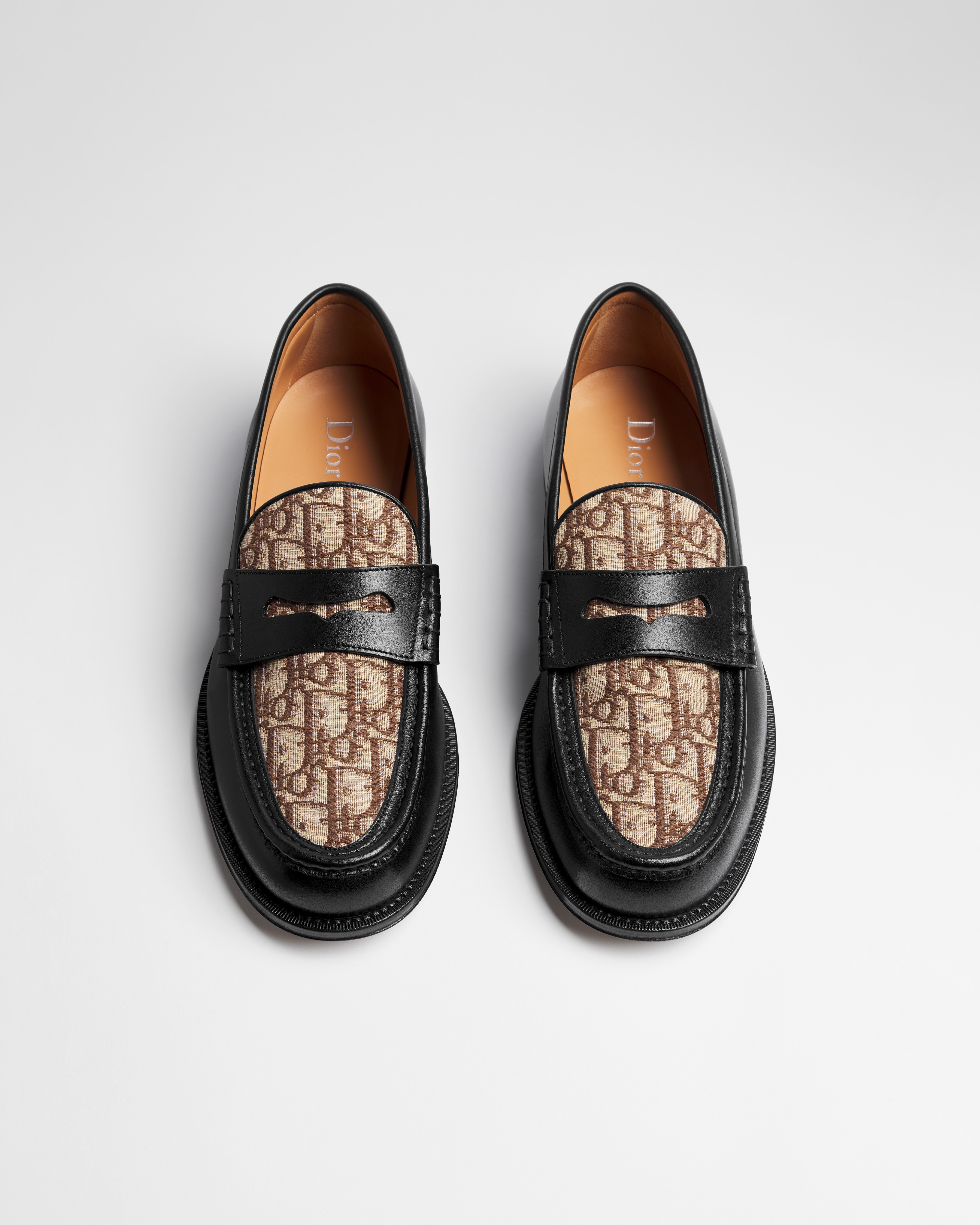 Dior Granville 乐福鞋 黑色光滑牛皮革和棕色 Oblique 印花面料 E06