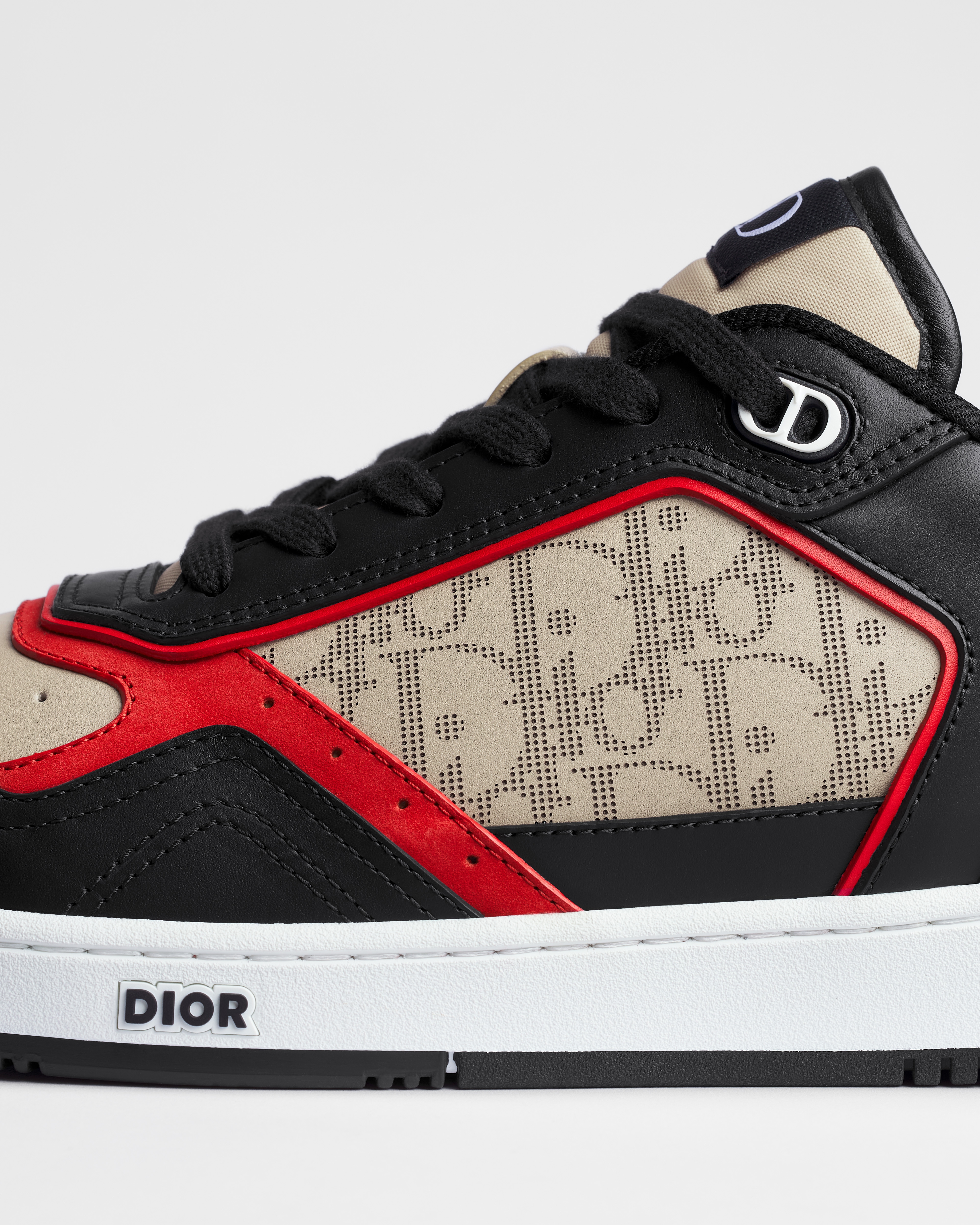 B27 Uptown 低帮运动鞋 黑色、奶油白色和红色光滑牛皮革搭配奶油白色 Oblique Galaxy 印花效果皮革 E09