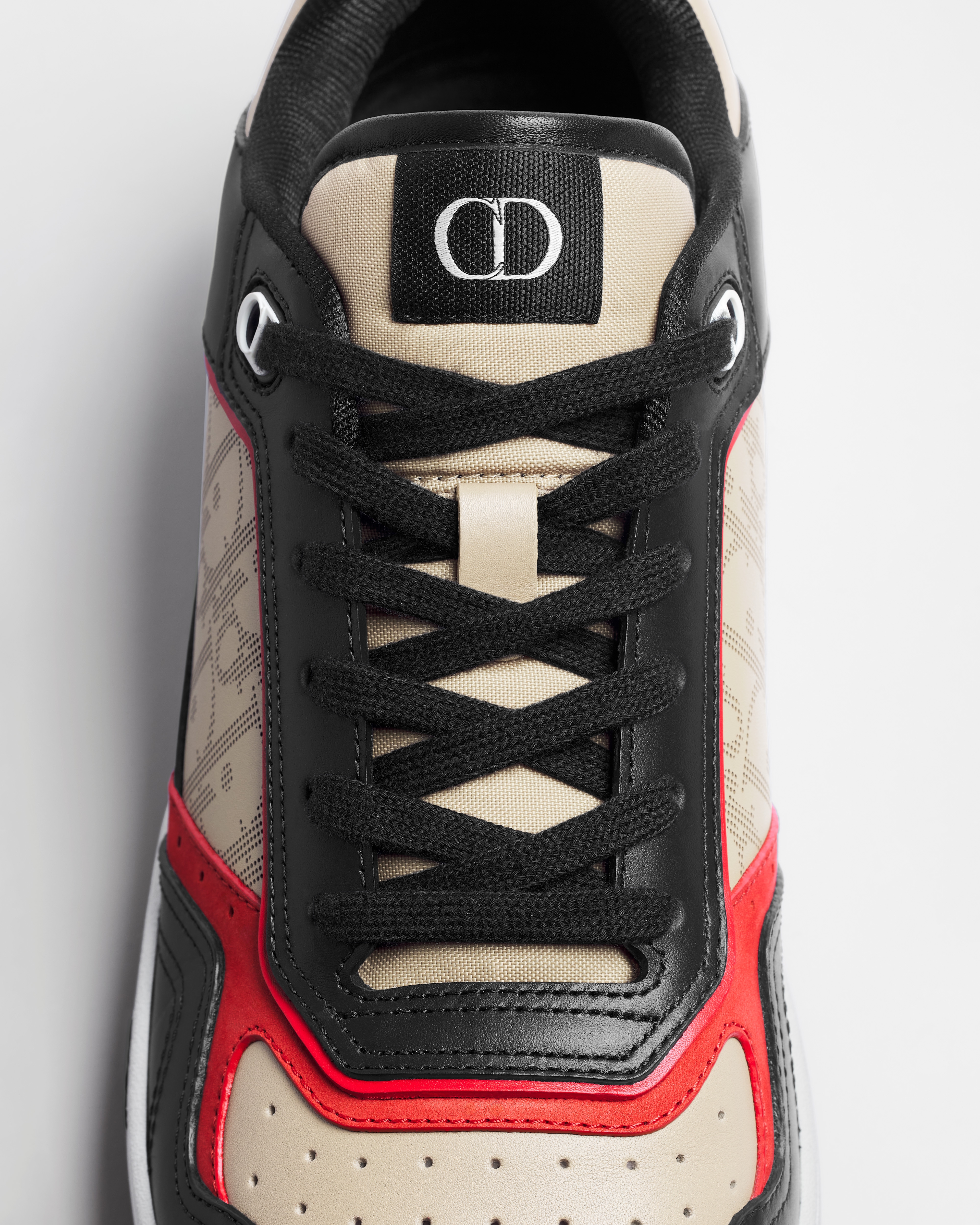 B27 Uptown 低帮运动鞋 黑色、奶油白色和红色光滑牛皮革搭配奶油白色 Oblique Galaxy 印花效果皮革 E11