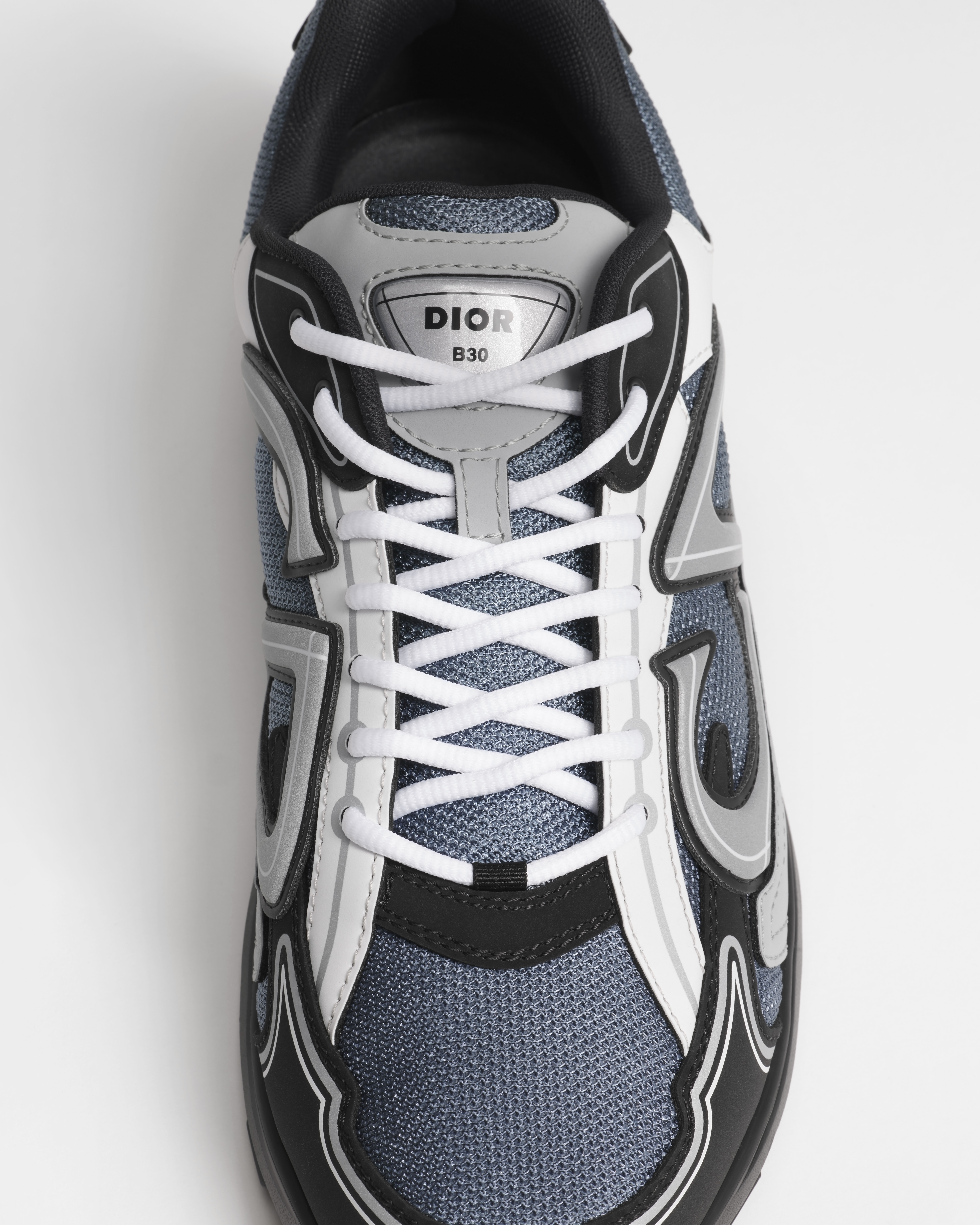 B30 Countdown 运动鞋 蓝色网眼织物搭配灰色、白色和黑色科技面料 E11