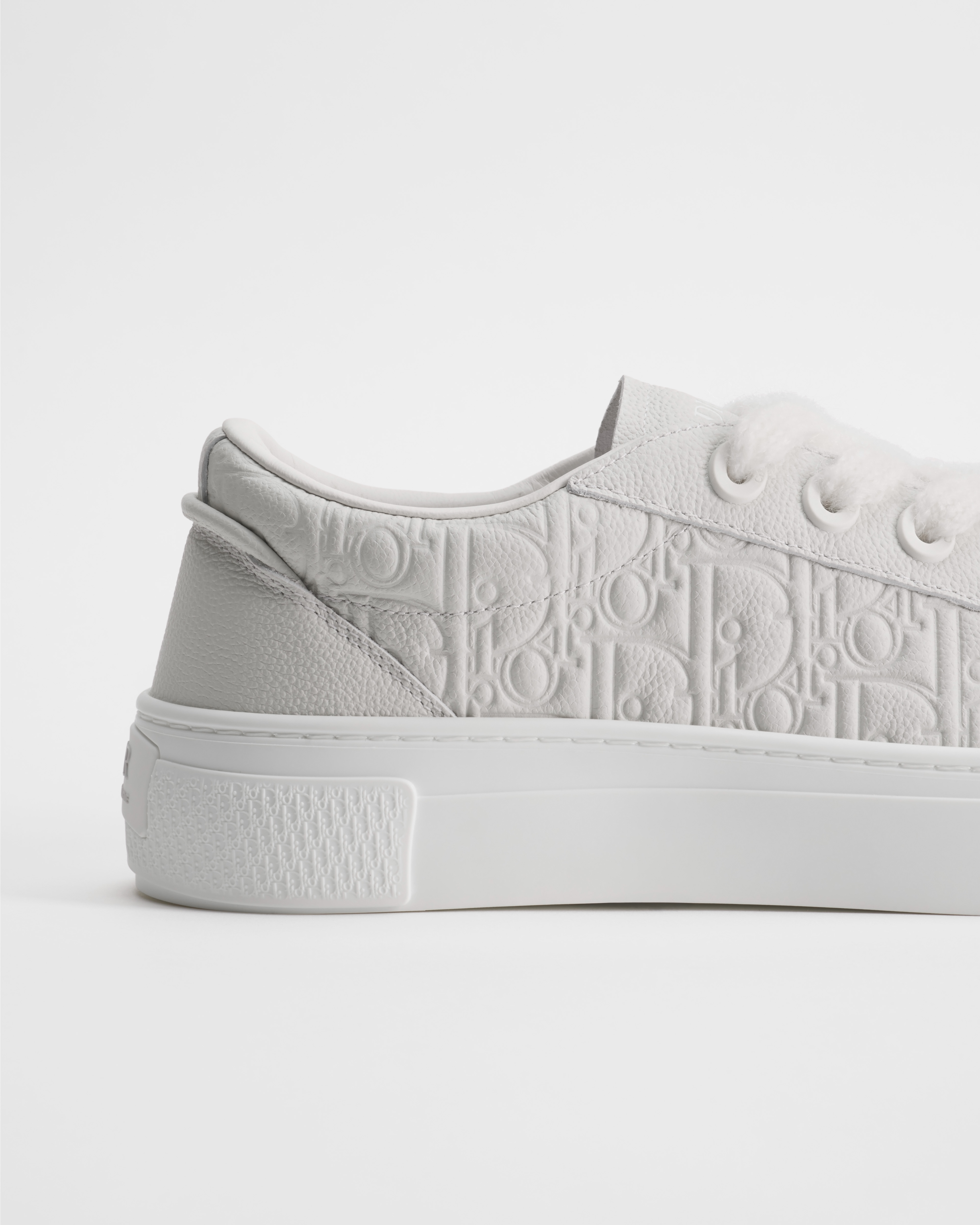 B33 Spin 运动鞋 白色粒面牛皮革和白色 Dior Gravity 印花效果皮革 E09