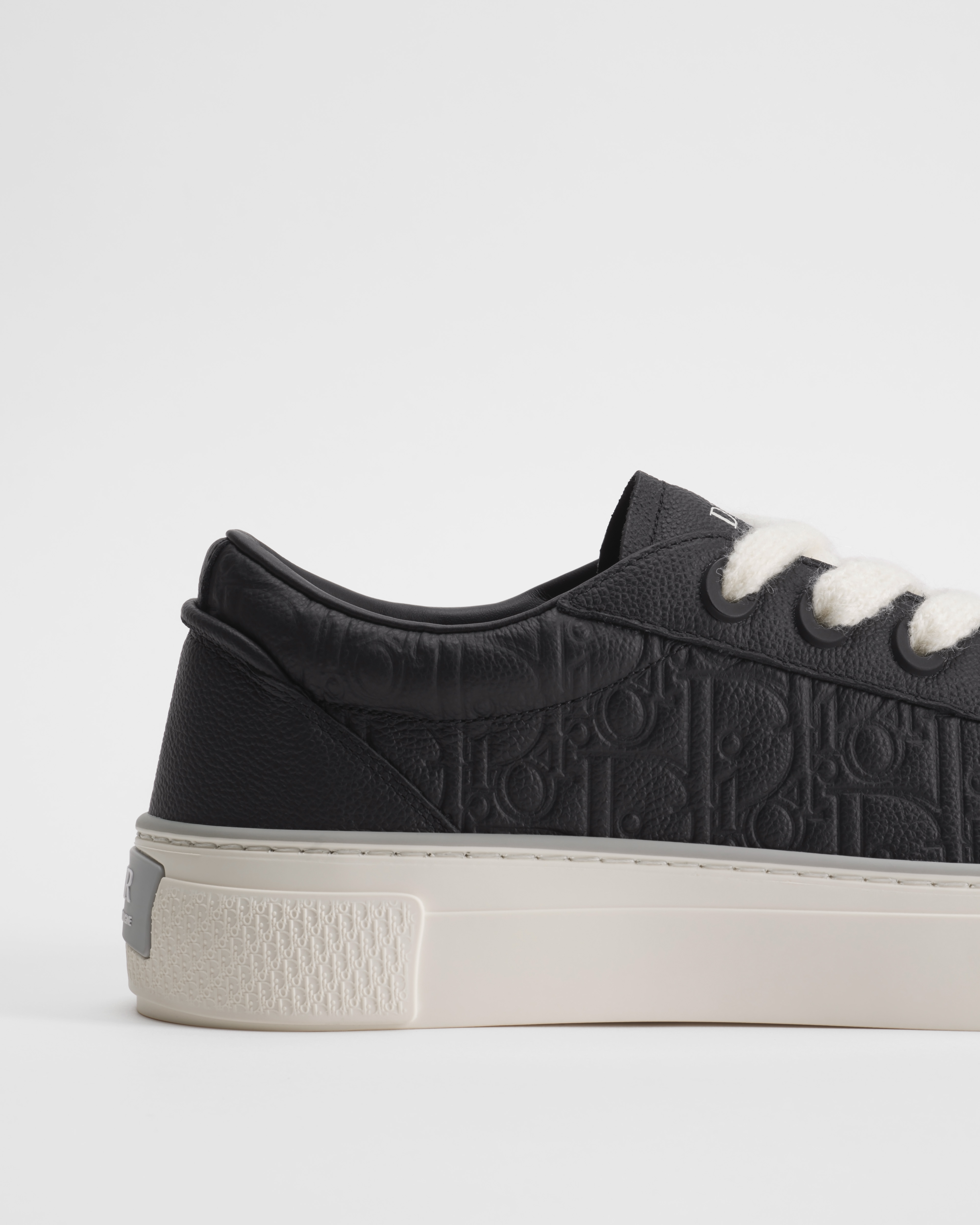 B33 Spin 运动鞋 黑色粒面牛皮革和黑色 Dior Gravity 印花效果皮革 E09