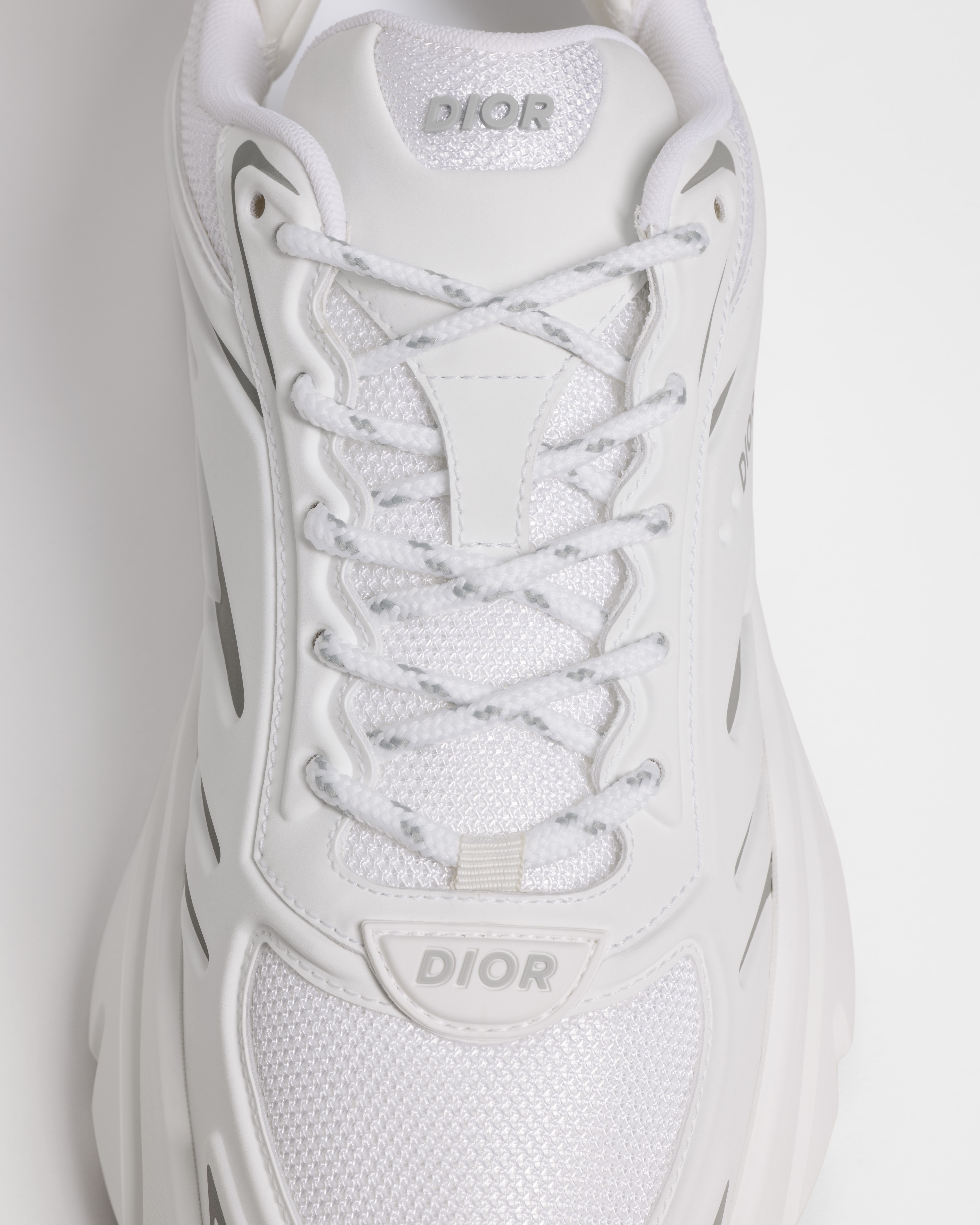 B44 Blade 运动鞋 白色网眼织物和白色科技面料 E12