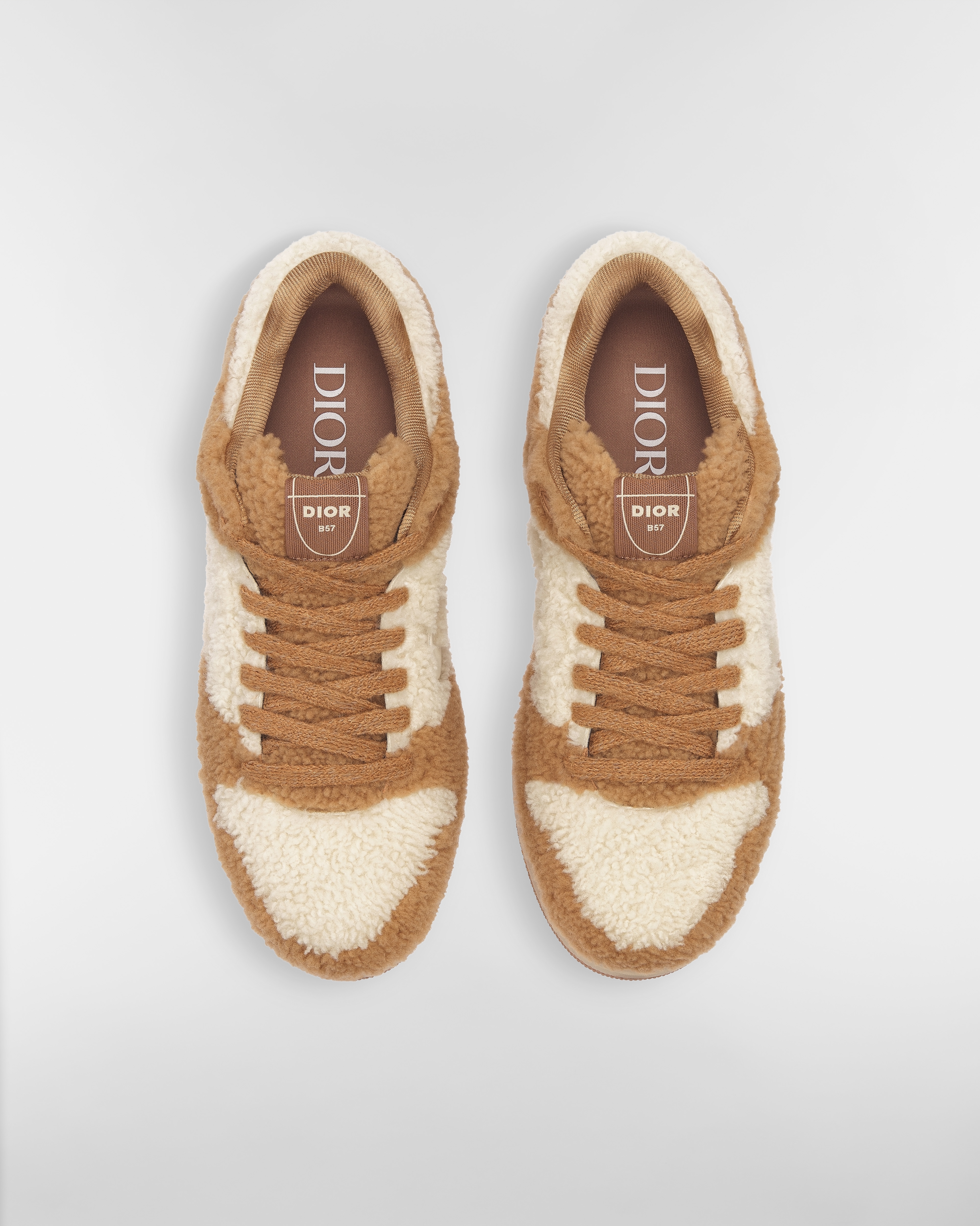 B57 Dribble 低帮运动鞋 - 限量编号版 驼色和奶油白色羊毛皮、牛皮革和科技面料 E06