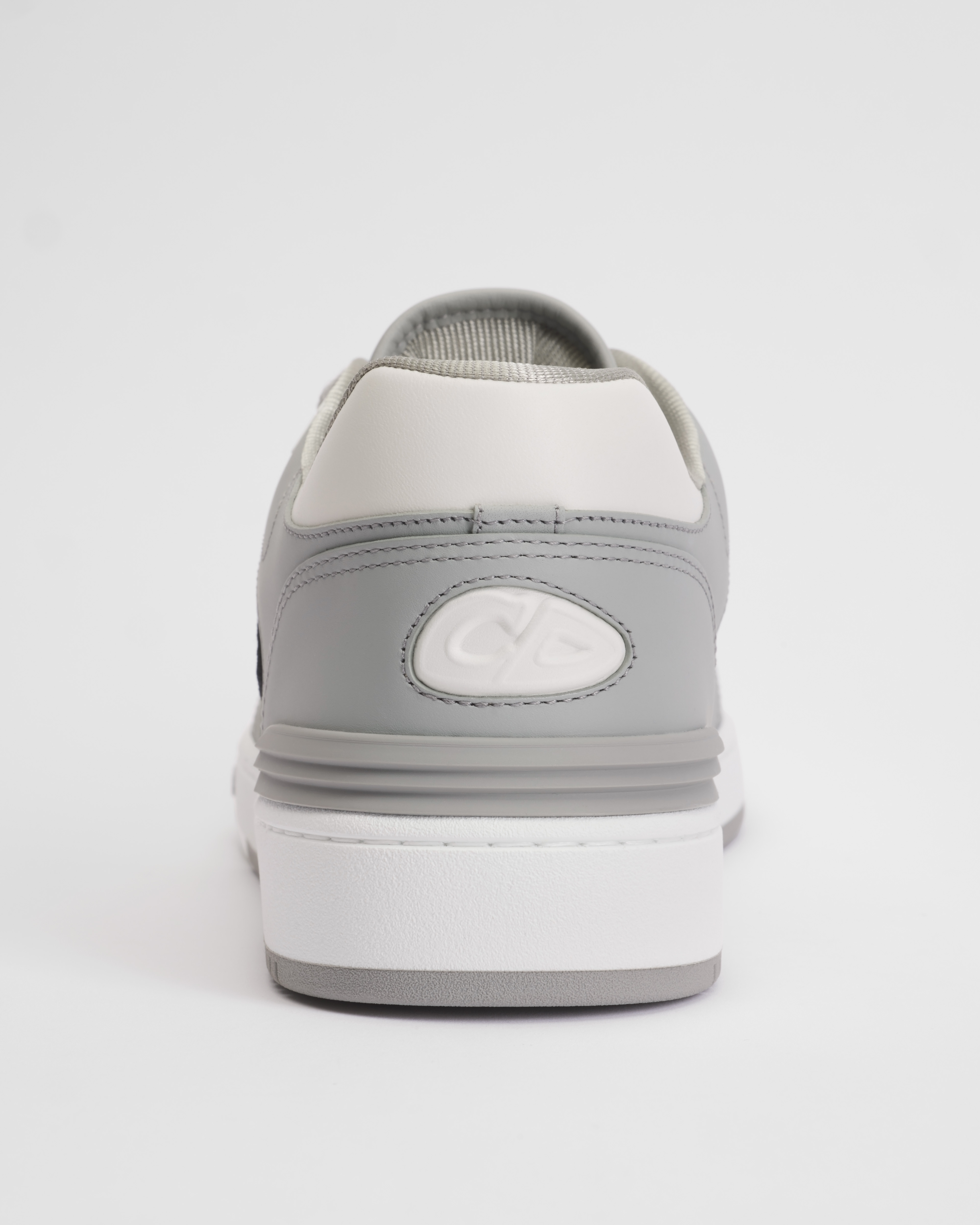 B57 Dribble 低帮运动鞋 迪奥灰和白色光滑牛皮革，米色和黑色 Oblique 印花面料 E08