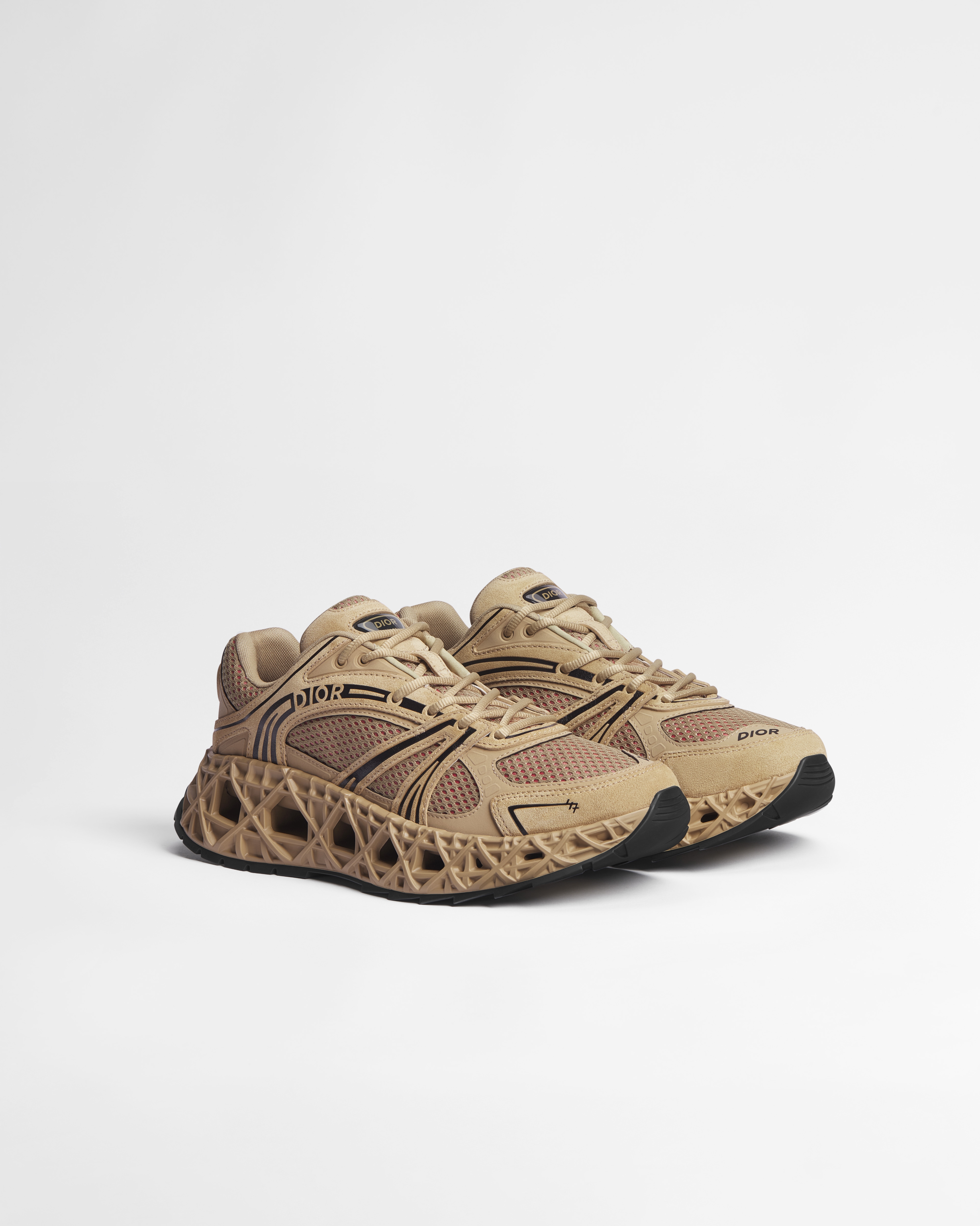 B35 NXXT 运动鞋 米色绒面革、米色科技面料和红色网眼织物 E03