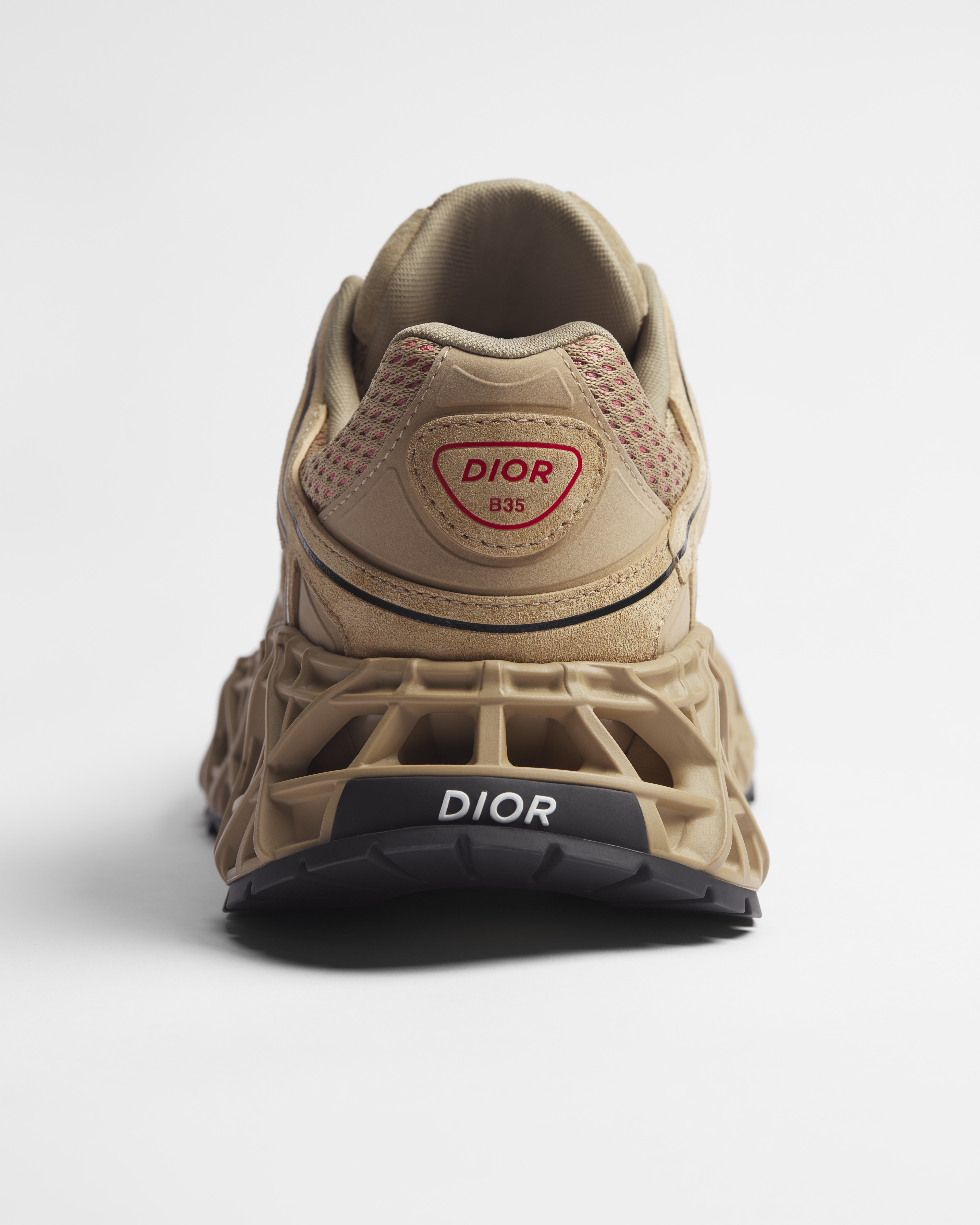 B35 NXXT 运动鞋 米色绒面革、米色科技面料和红色网眼织物 E10