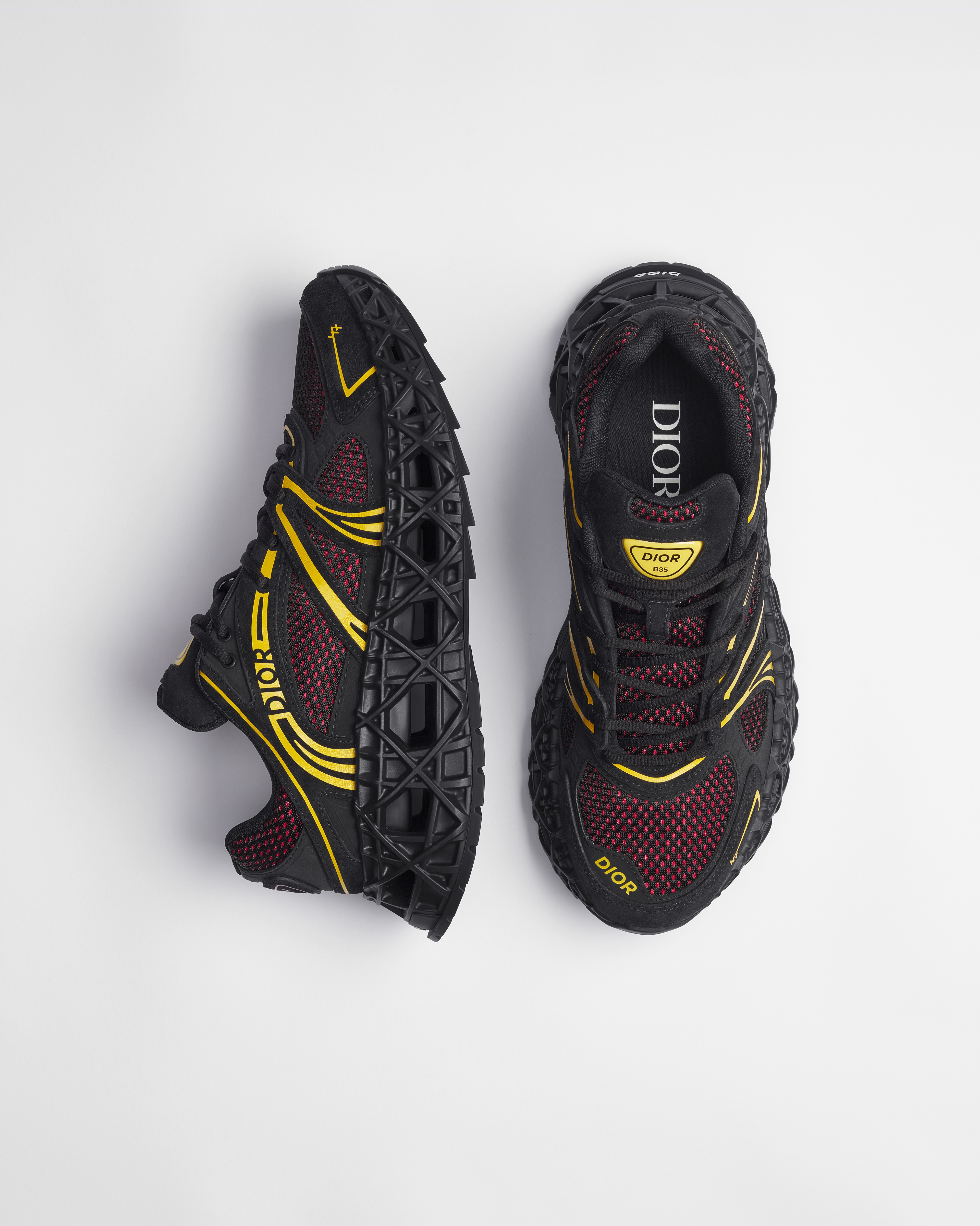 B35 NXXT 运动鞋 黑色绒面革、黑色和黄色科技面料和红色网眼织物 E09