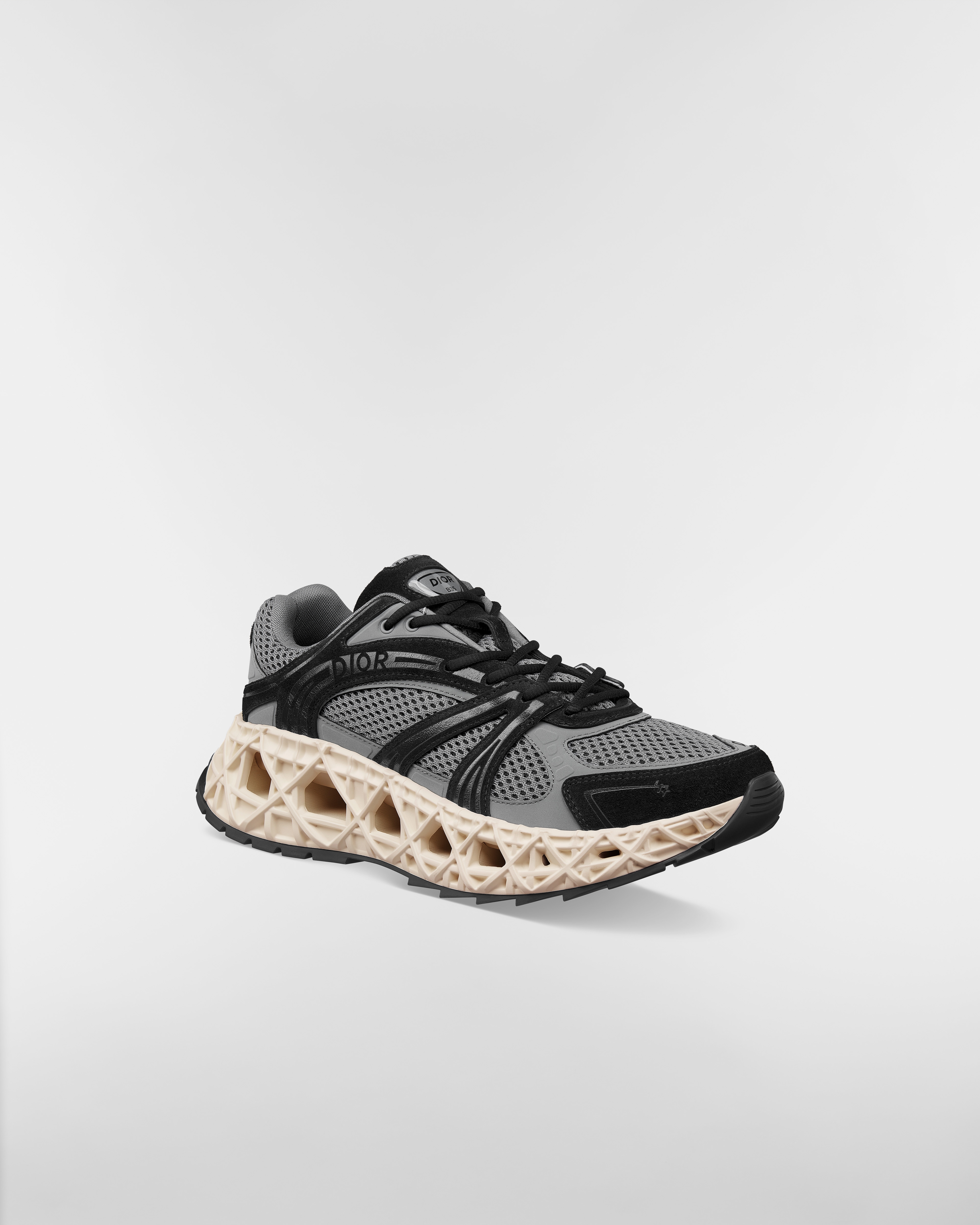 B35 NXXT 运动鞋 黑色绒面革、灰色科技面料和灰色网眼织物 E03