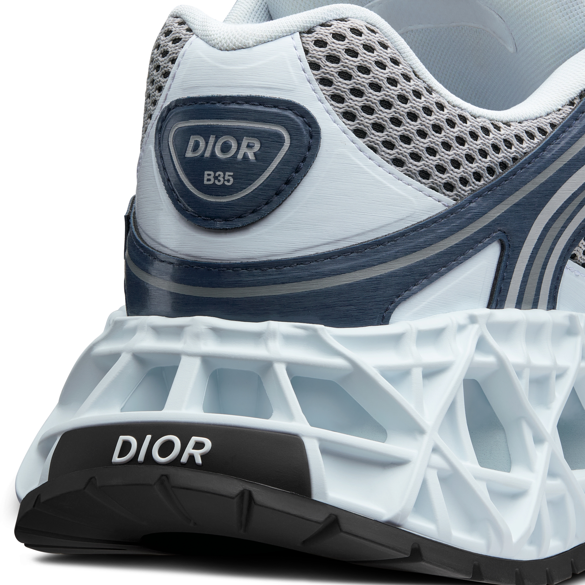 B35 NXXT 运动鞋 淡蓝色和海军蓝色科技面料搭配灰色网眼织物 E09