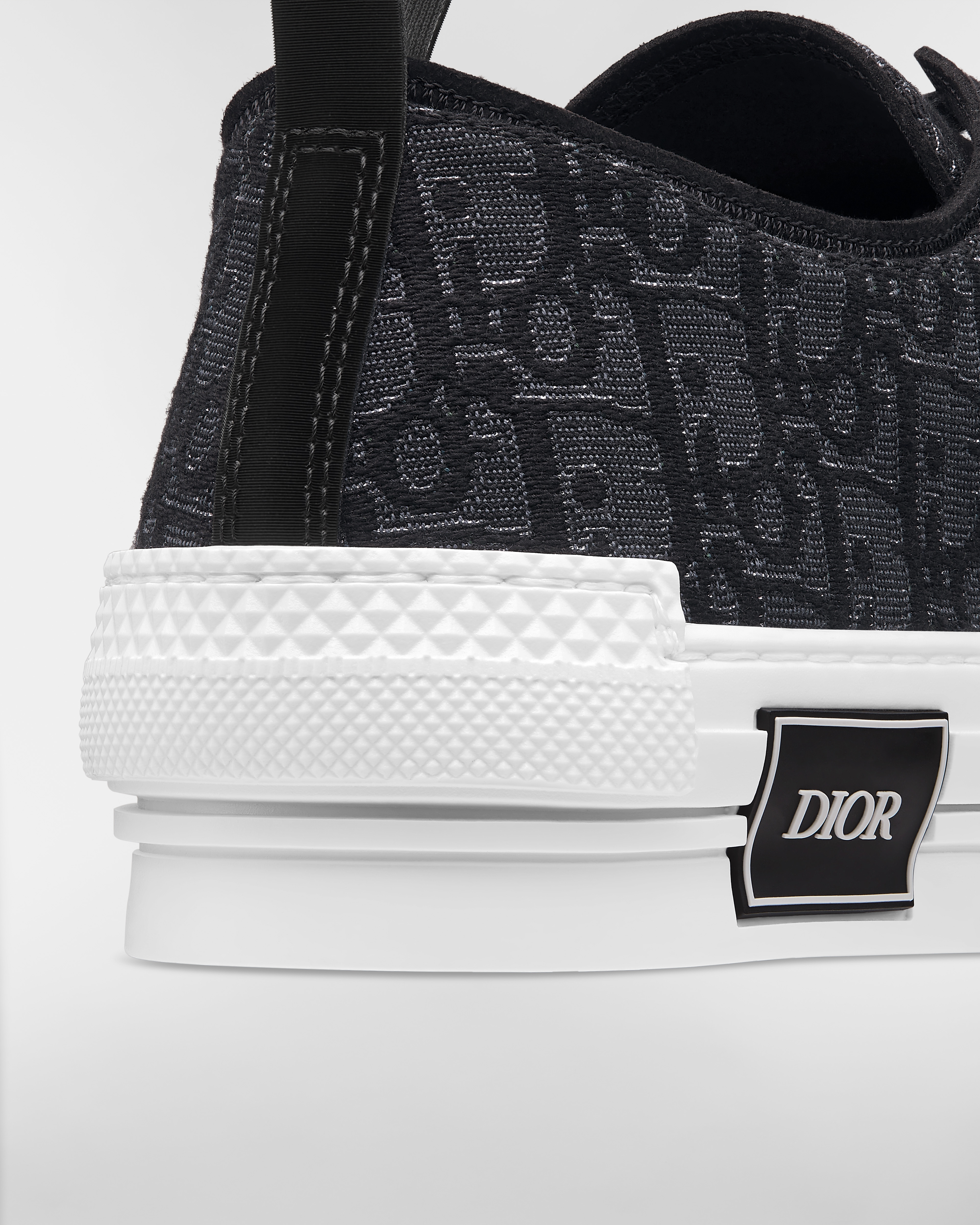 B23 League 低帮运动鞋 银色调金属光泽黑色 Oblique 印花面料 E09