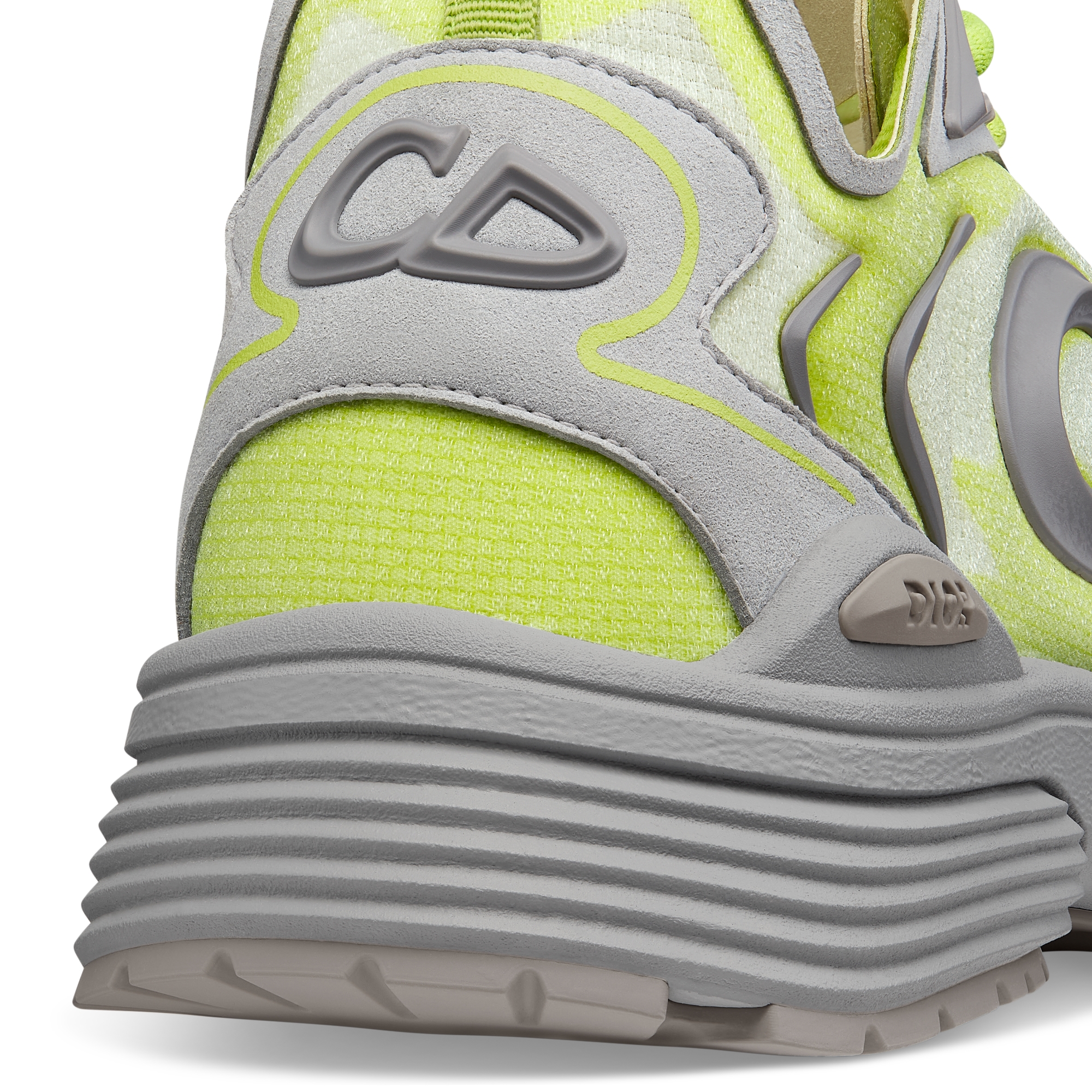 B30 Countdown 科技运动鞋 白色半透明 N3O 尼龙、灰色和绿色科技面料和灰色橡胶 E09