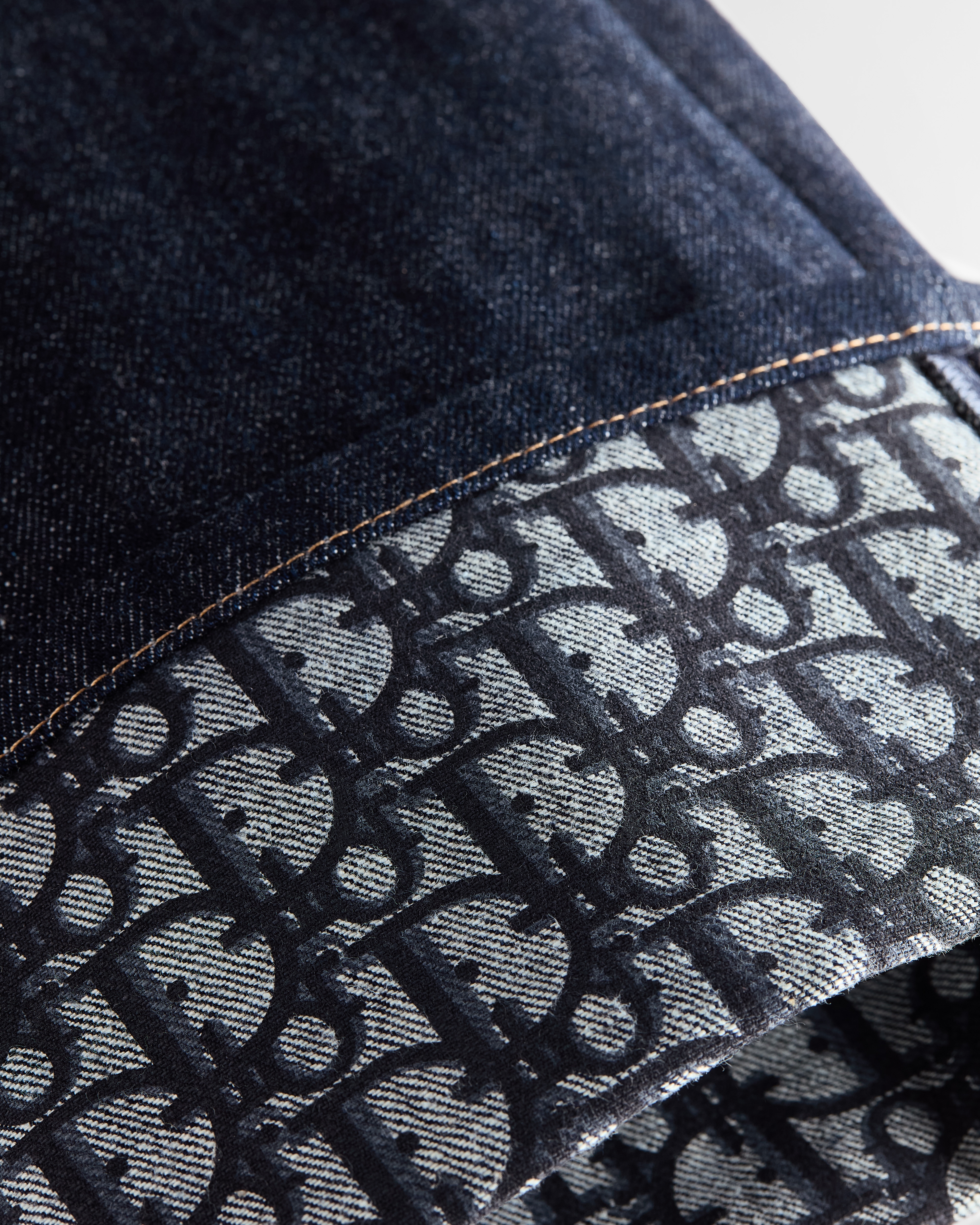 男友风牛仔裤 蓝色棉质牛仔布内部 Oblique 印花 E10